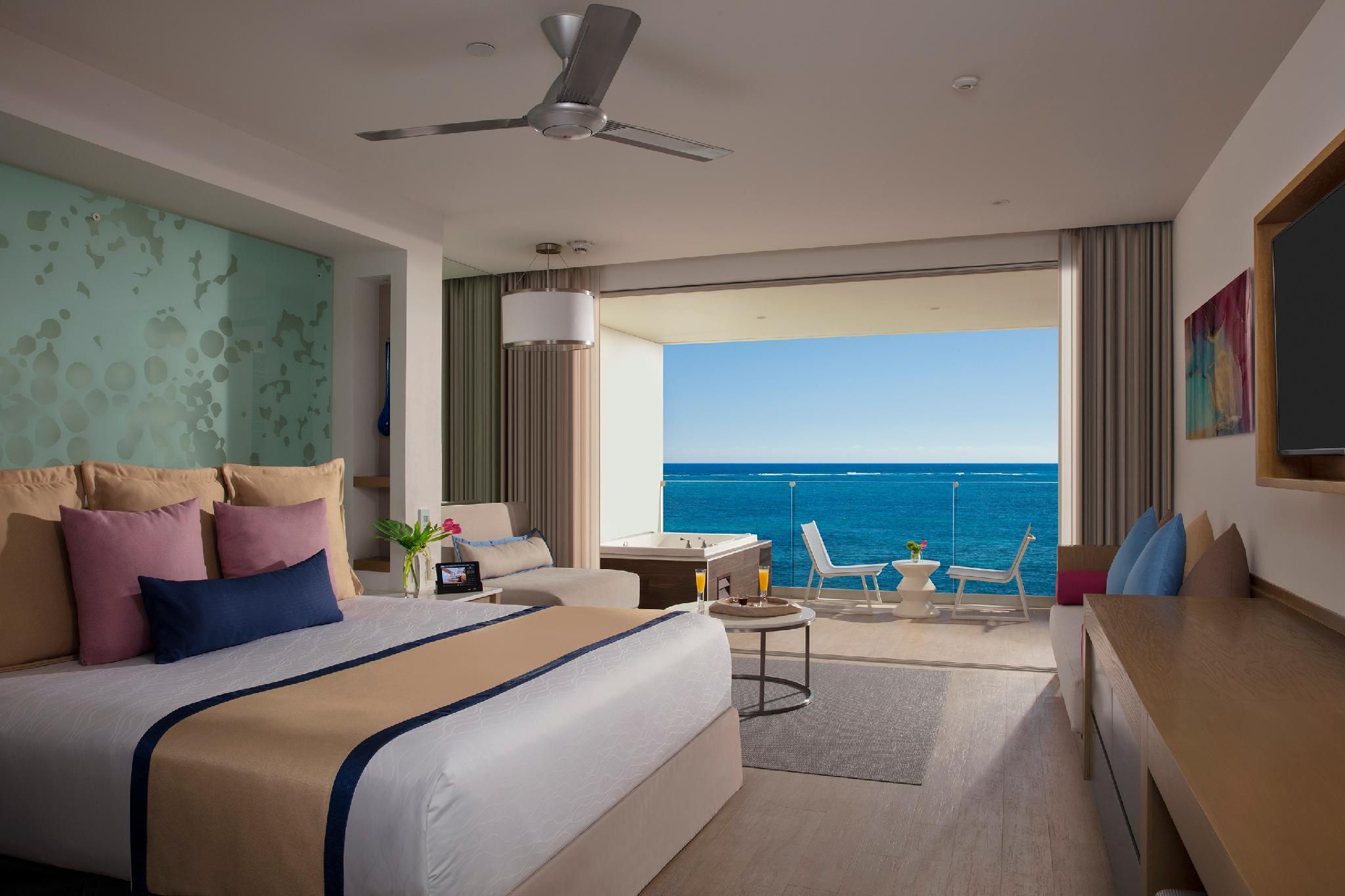 Preferred Club Junior Suite Ocean Front King