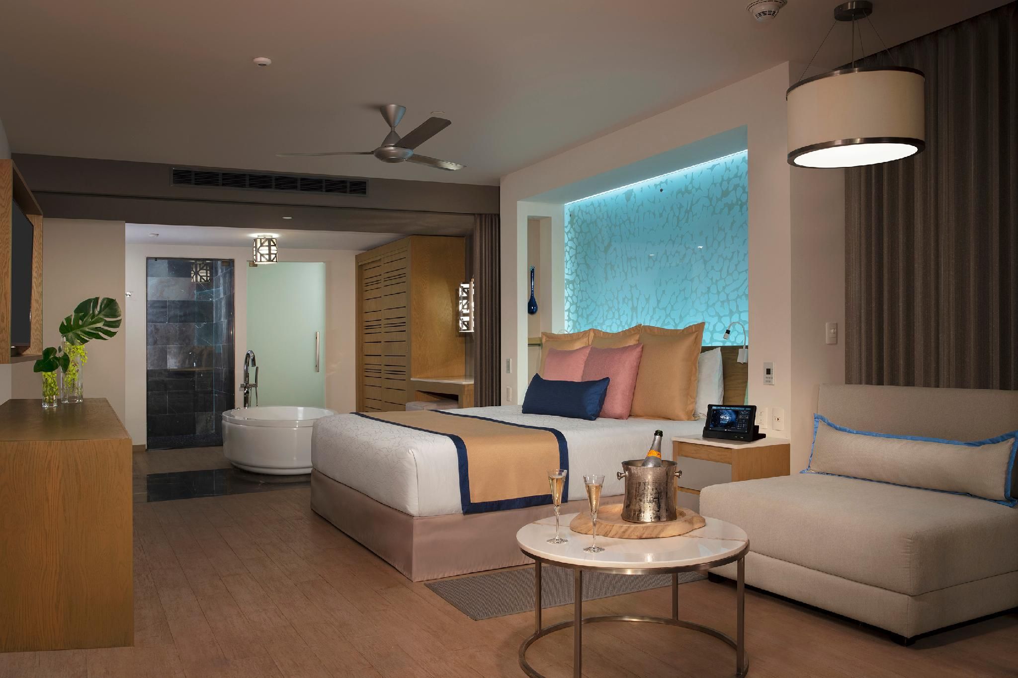 Preferred Club Master Suite Swim Out Ocean Front King