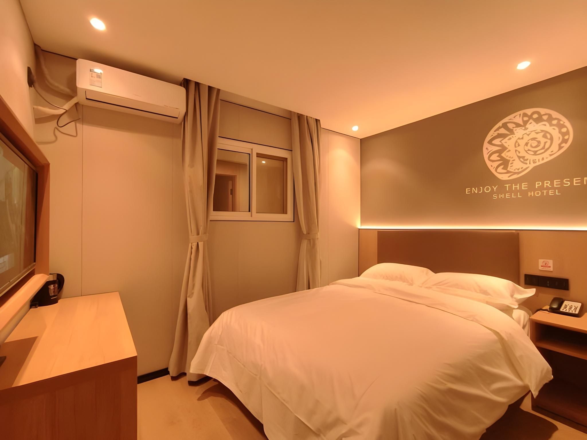 GTI - 1 Bed Guest Room, Inner Window