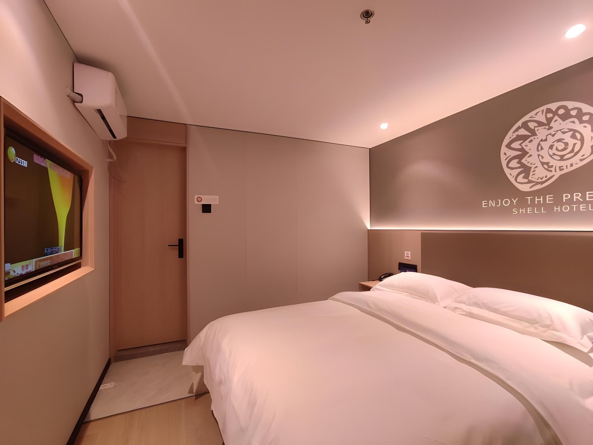 GTI - 1 Bed Guest Room, Inner Window