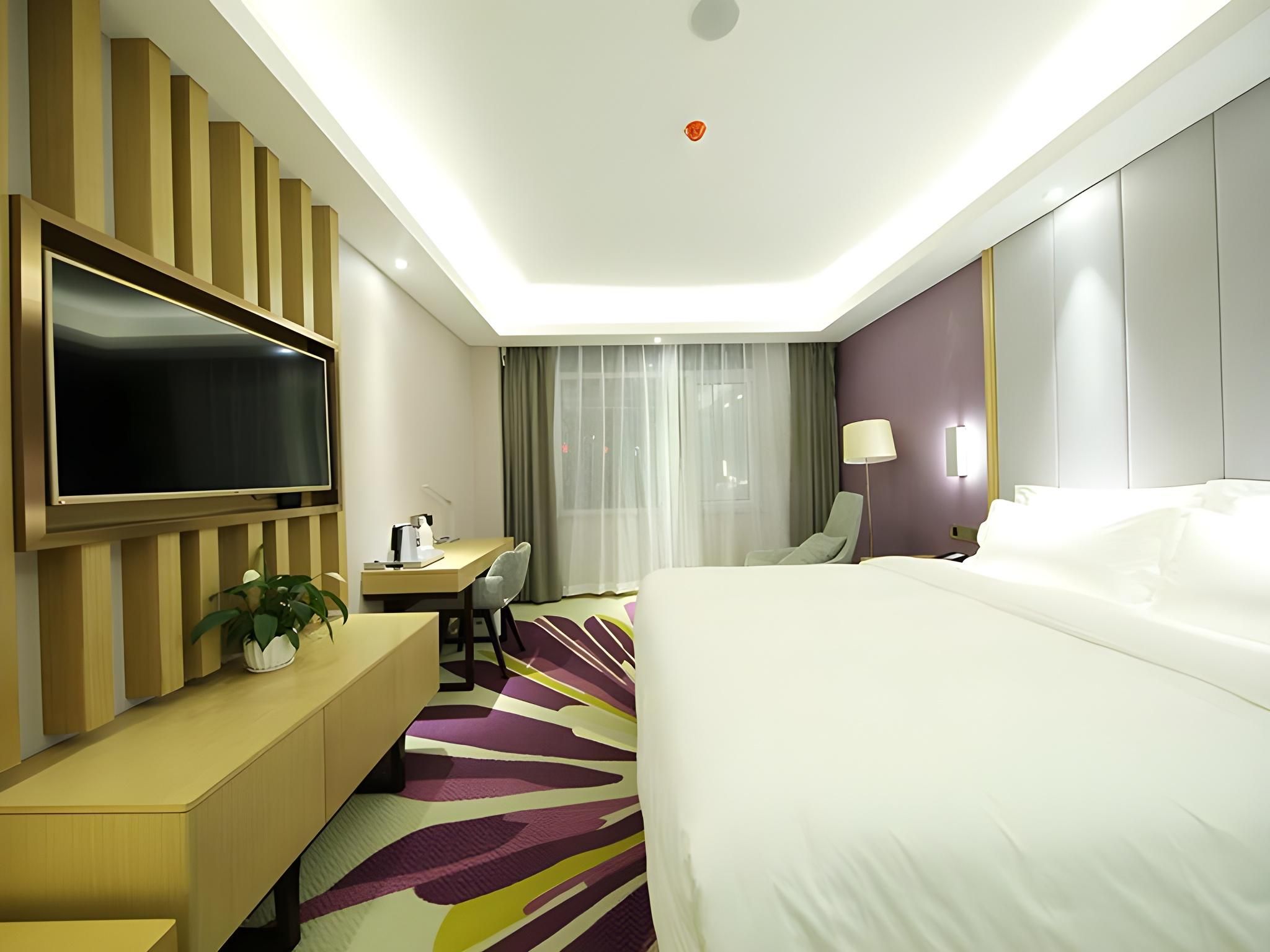 Business Queen Room