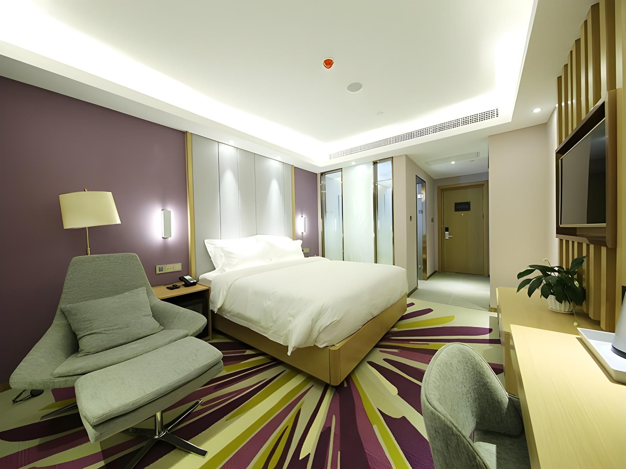 Business Queen Room