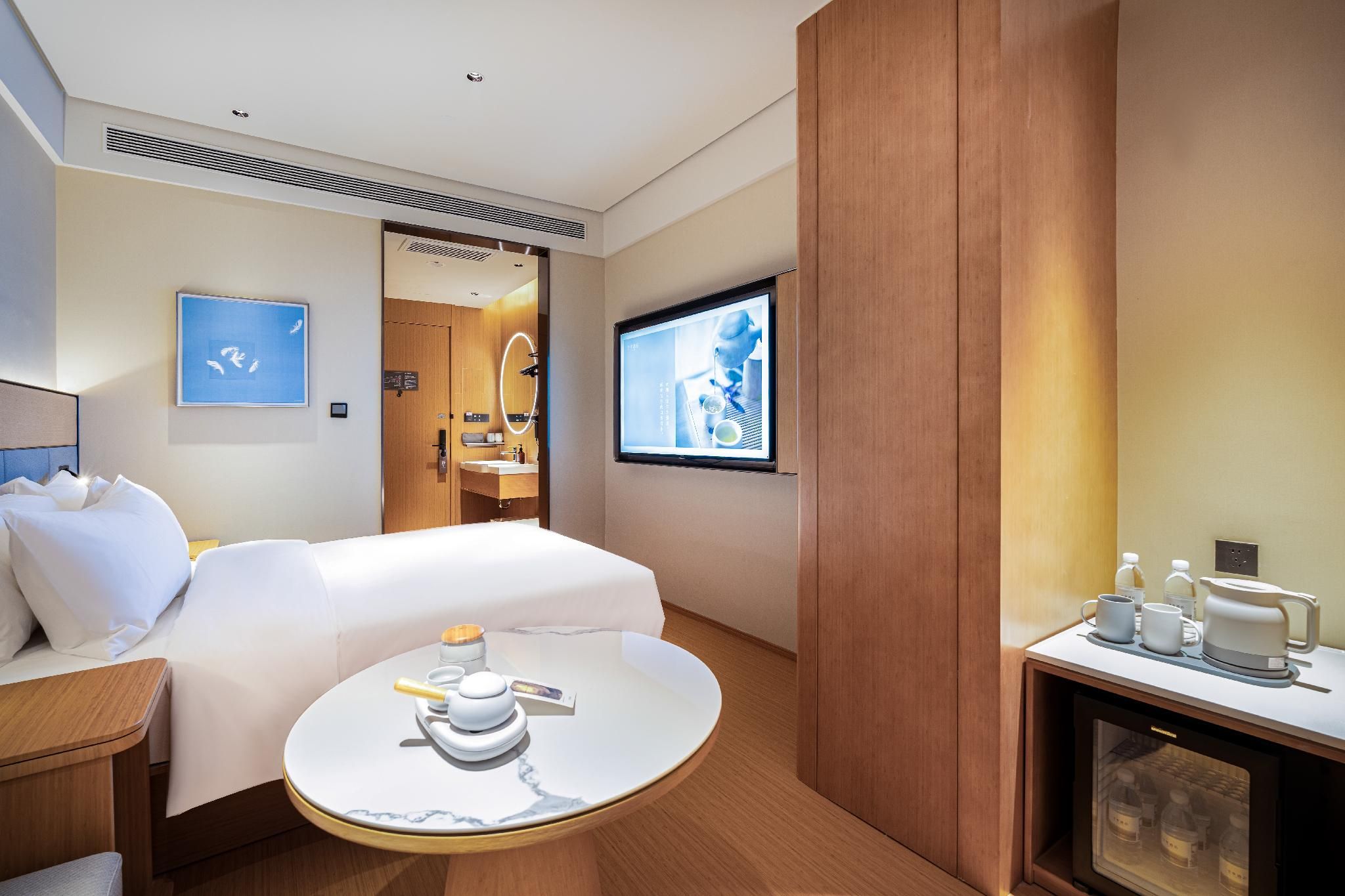Huazhu - Room With Bed