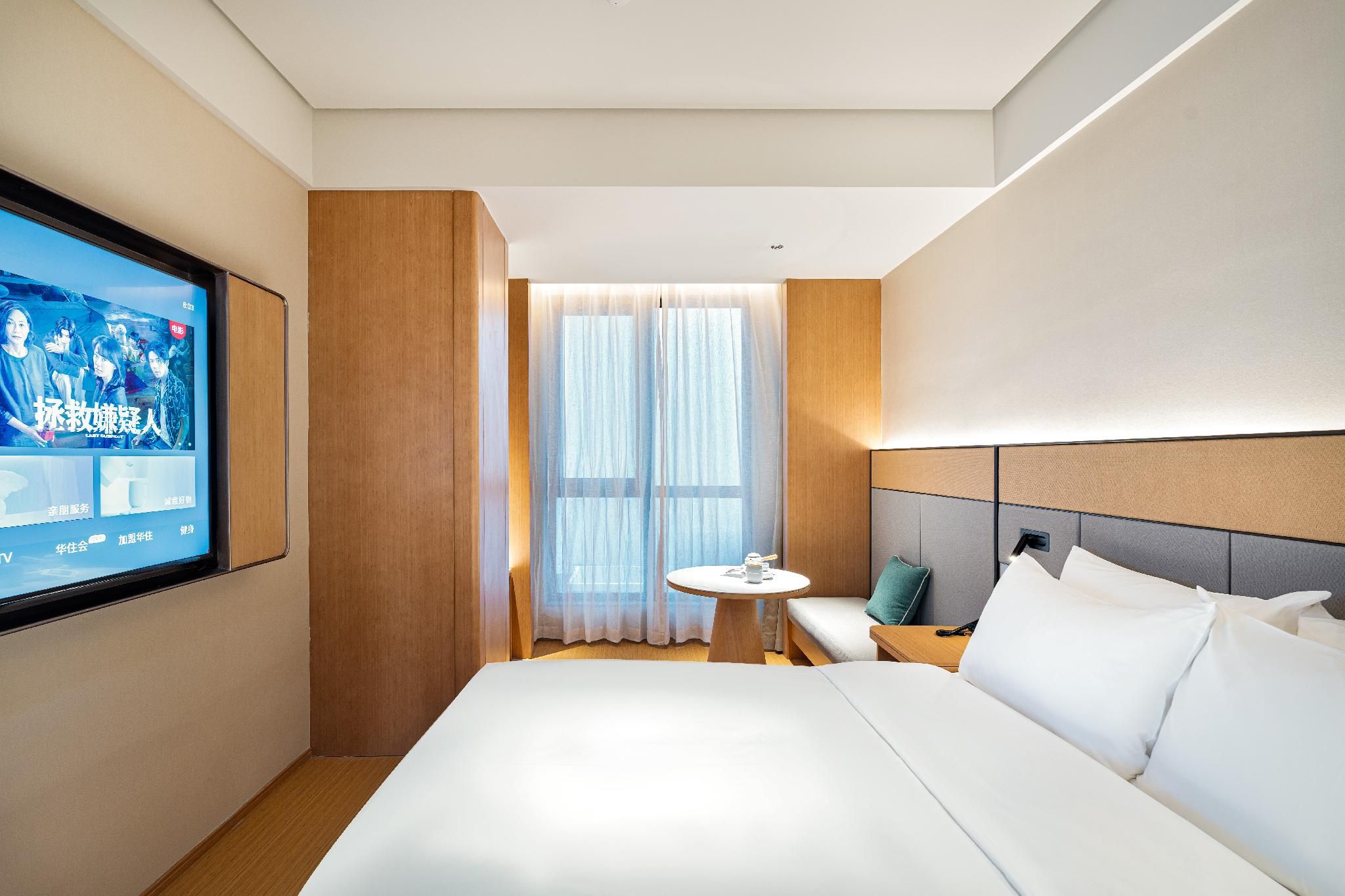 Huazhu - Room With Bed