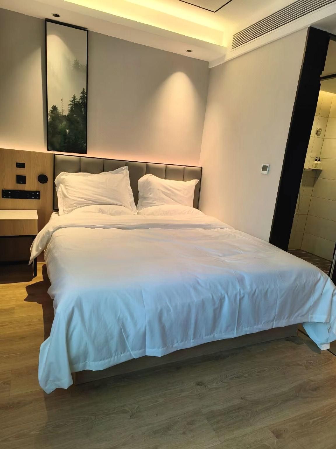 GTR Special offer - Guest Room with One 1.8M Bed
