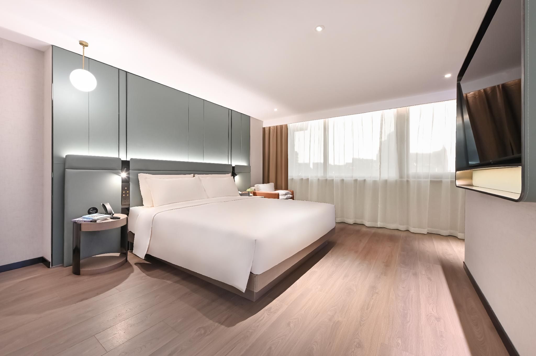 Premium King Room with City View