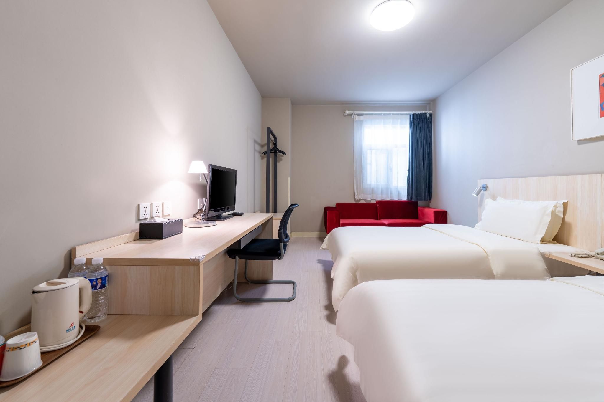 Twin Room B