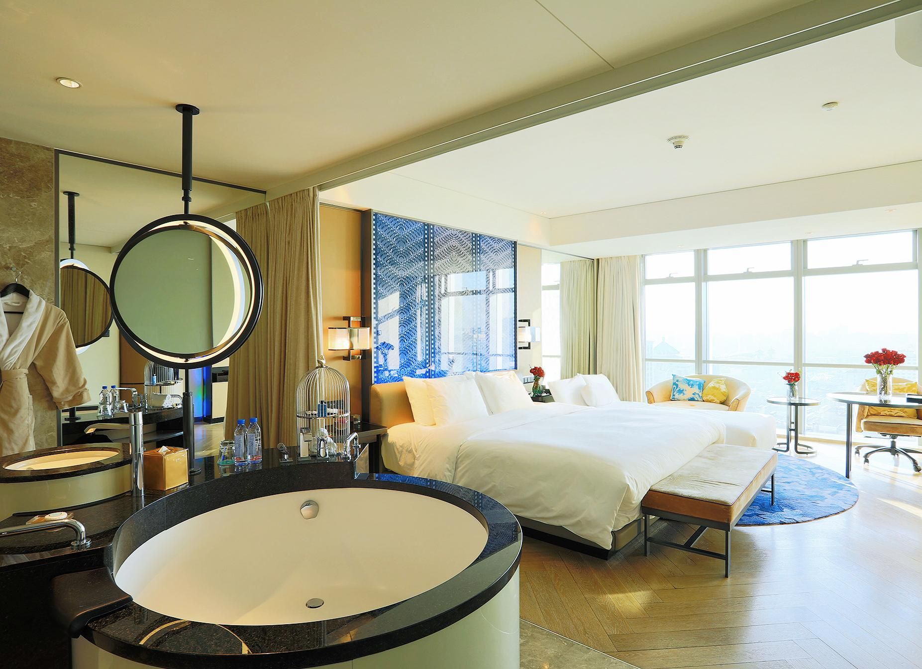 Luxury Room, 1 King Bed, City View - Mini Bar Included