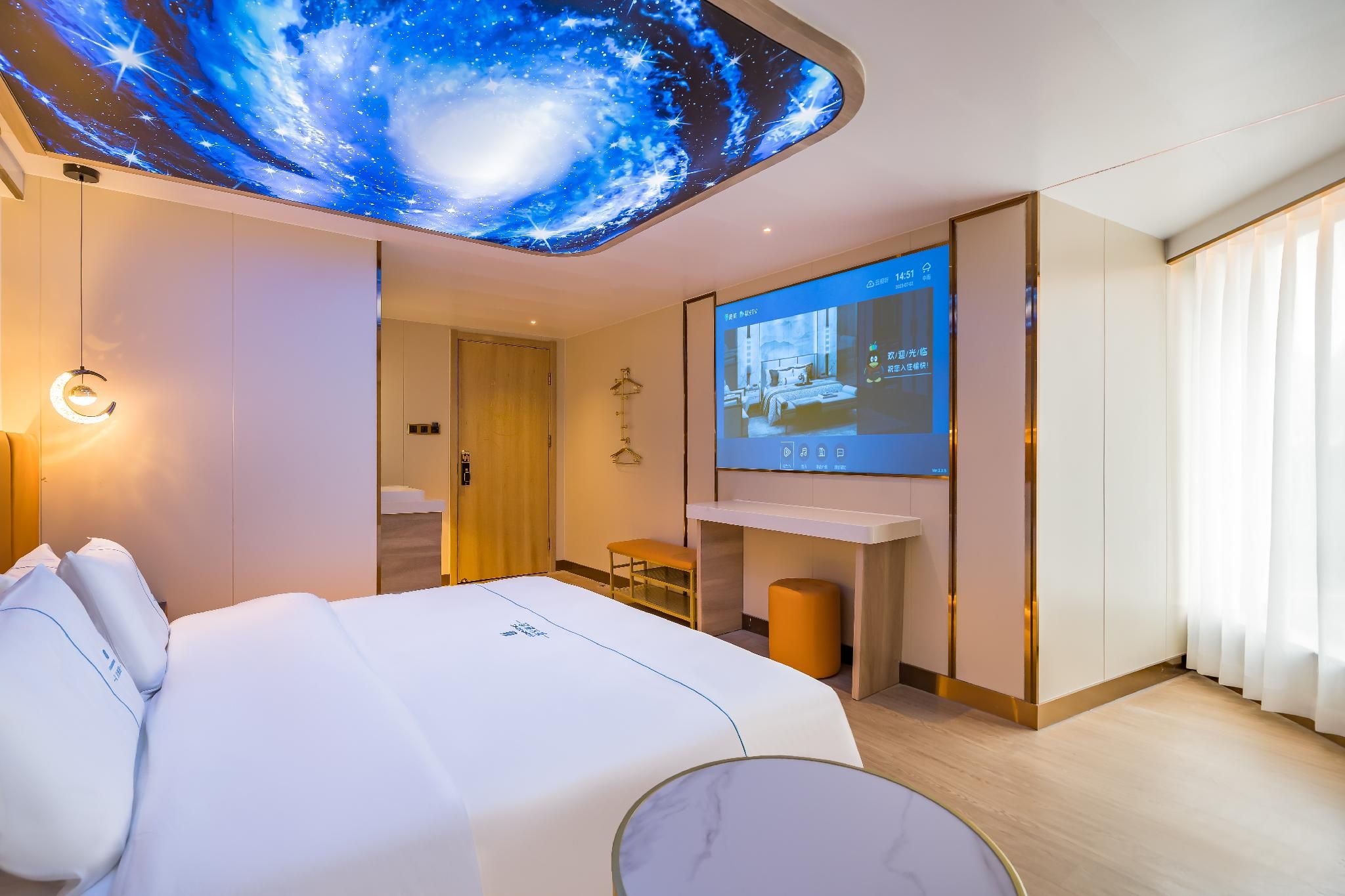 Dequan Luxury Hotel (Chaoyang High-speed Railway Station Shilibao Metro Station) Room with Queen Bed 3