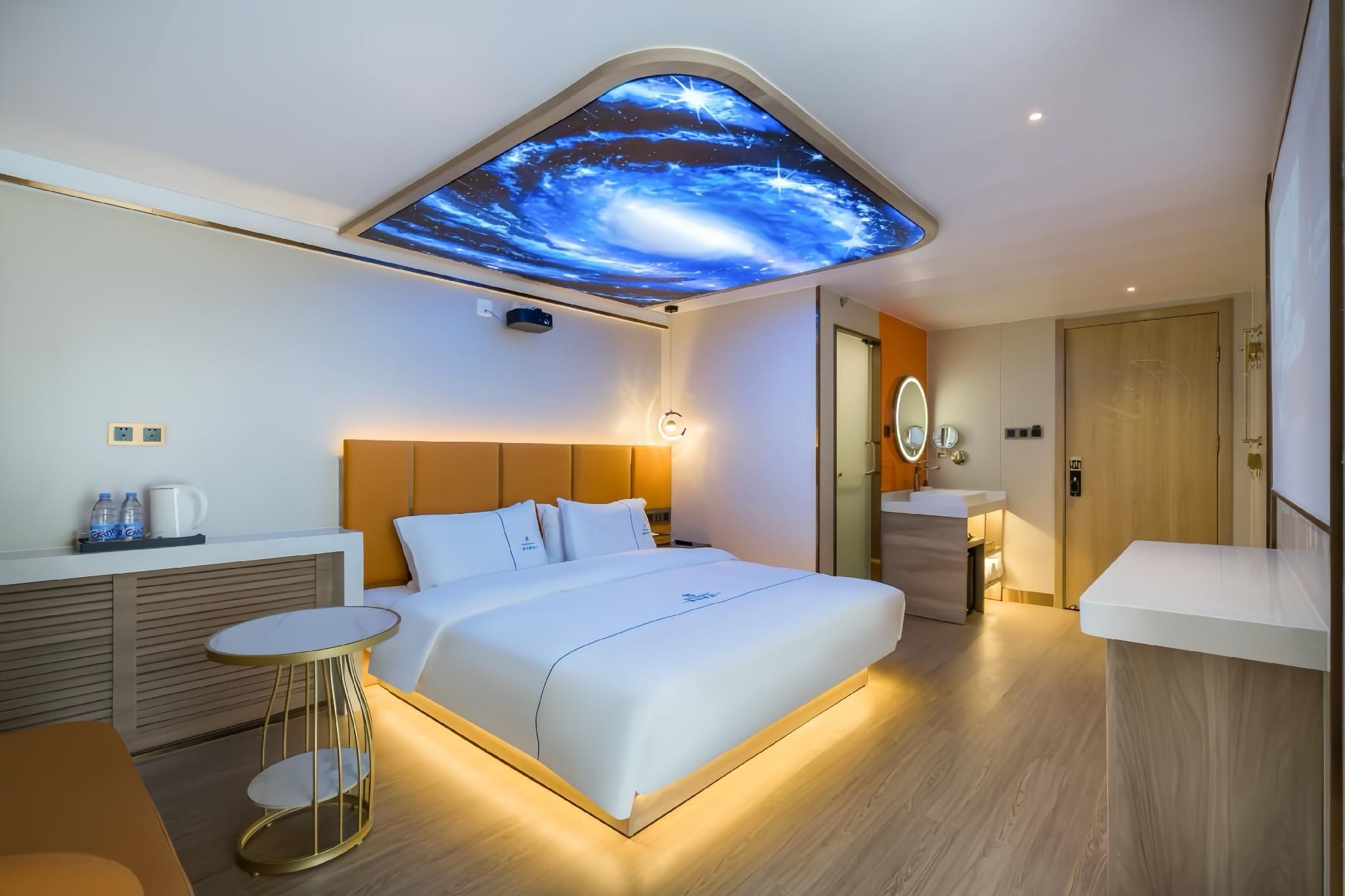 Dequan Luxury Hotel (Chaoyang High-speed Railway Station Shilibao Metro Station) Room with Queen Bed