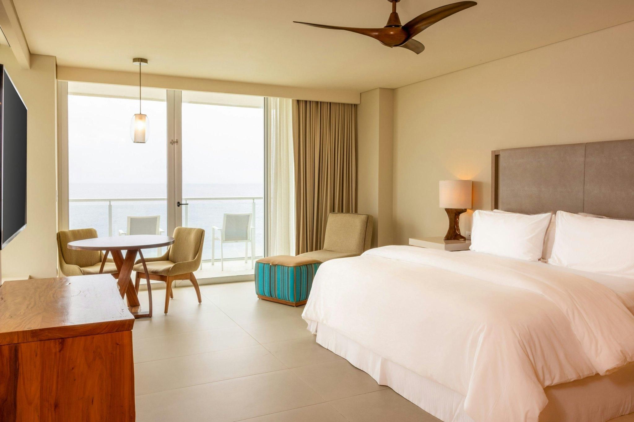 Classic Balcony 1 King, Larger Guest room, 1 King, Ocean view, Balcony