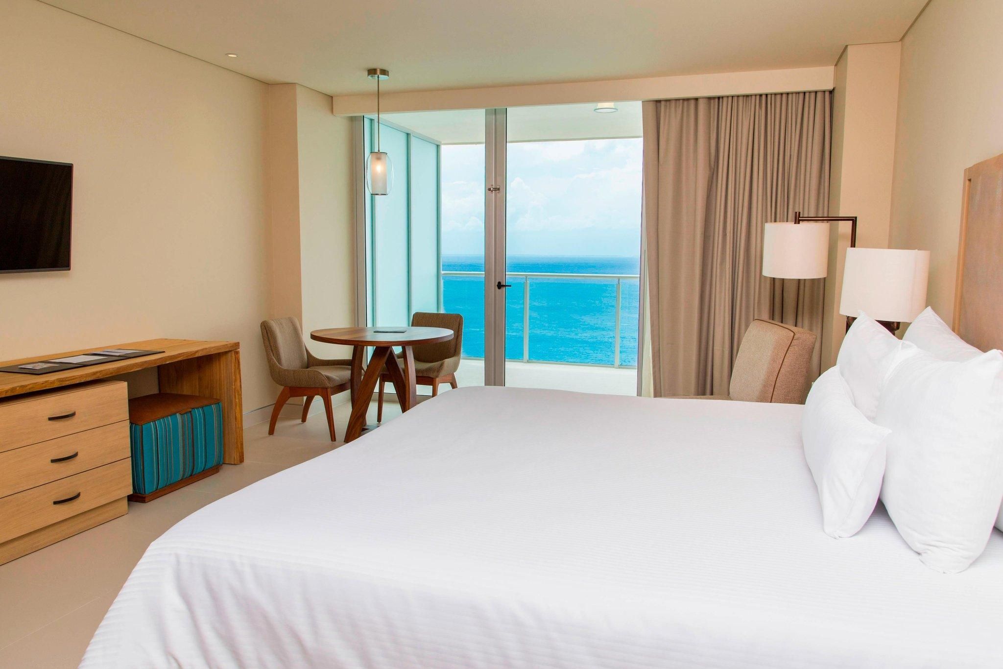 Classic Balcony 1 King, Larger Guest room, 1 King, Ocean view, Balcony