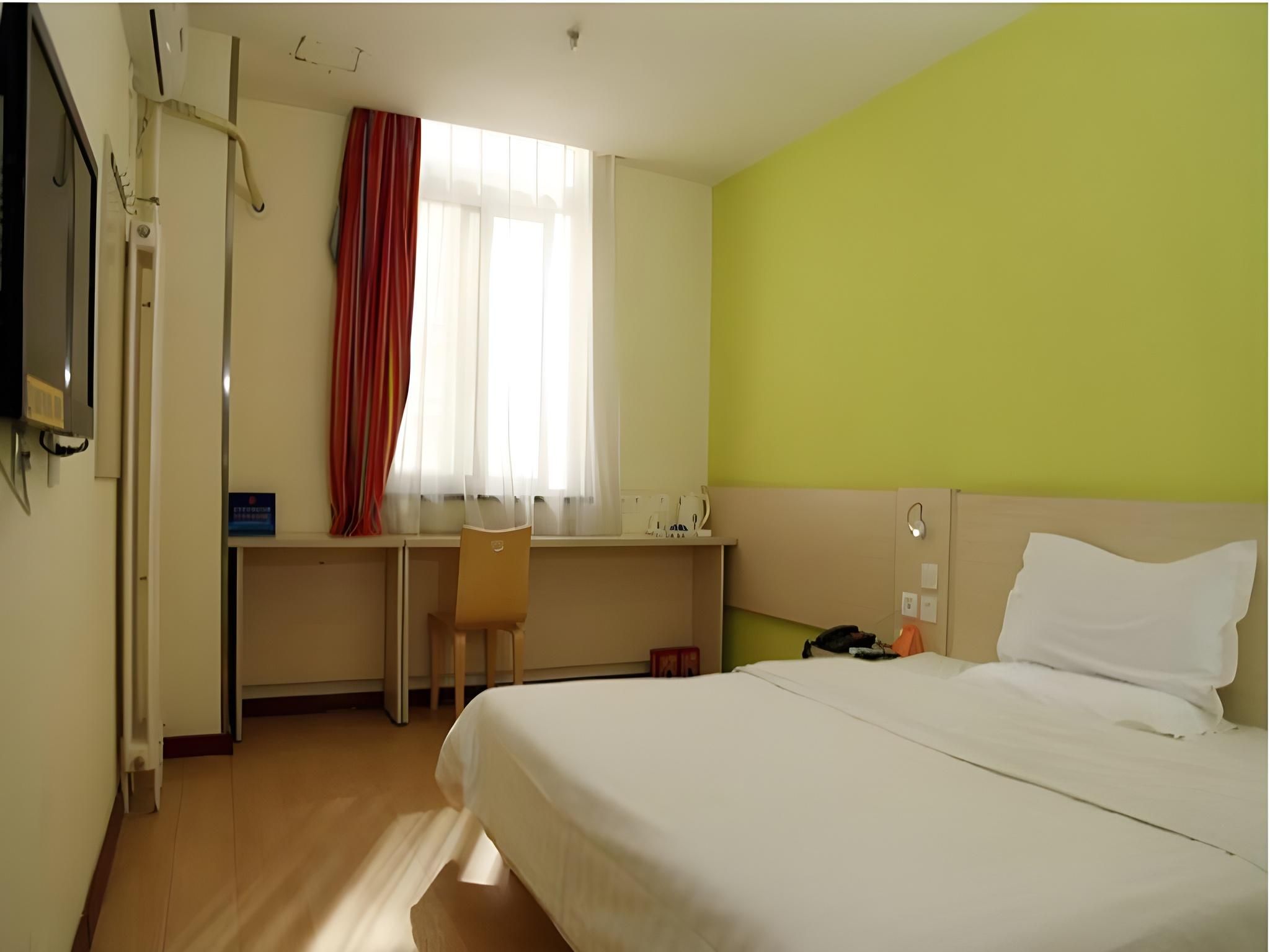 Business Queen Room