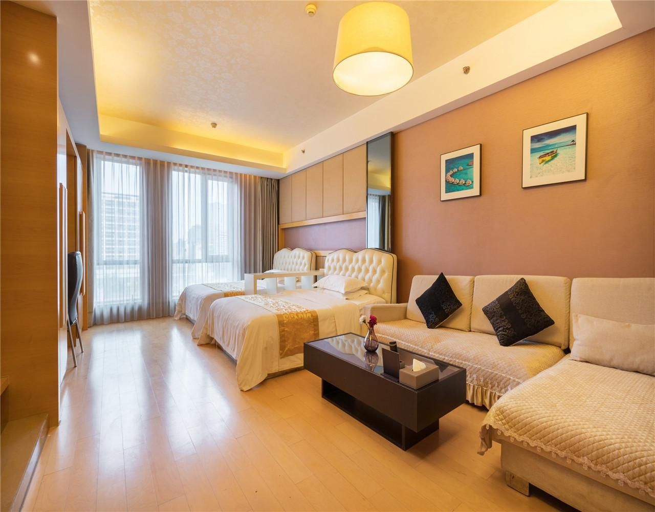 Deluxe Family Room