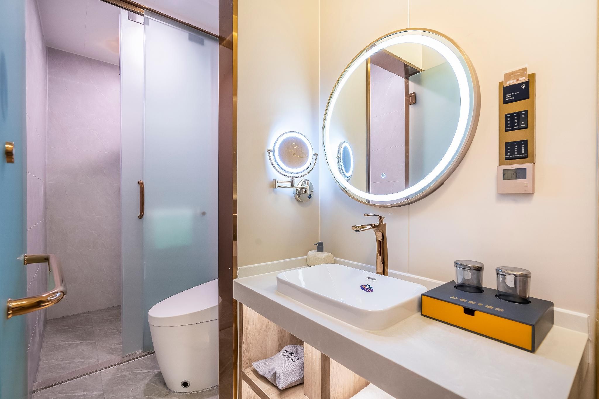 De Quan Luxury Hotel (Guomao Jintai Road Subway Station Branch) Studio 2