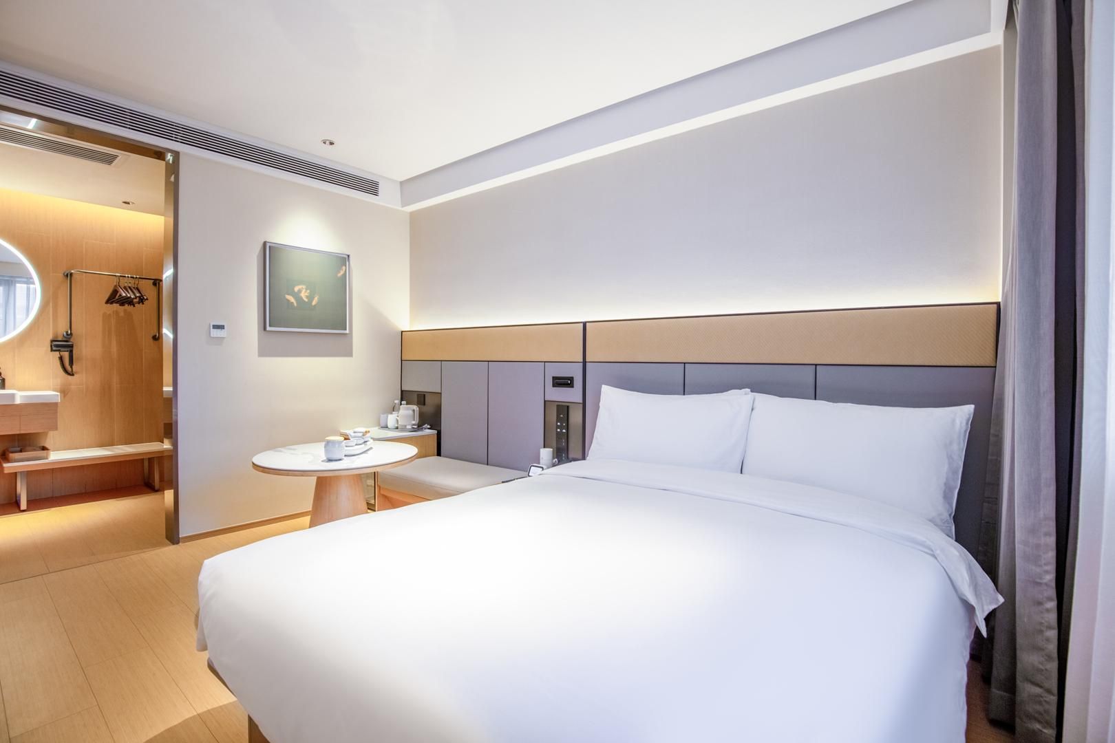 Huazhu - Room With Bed