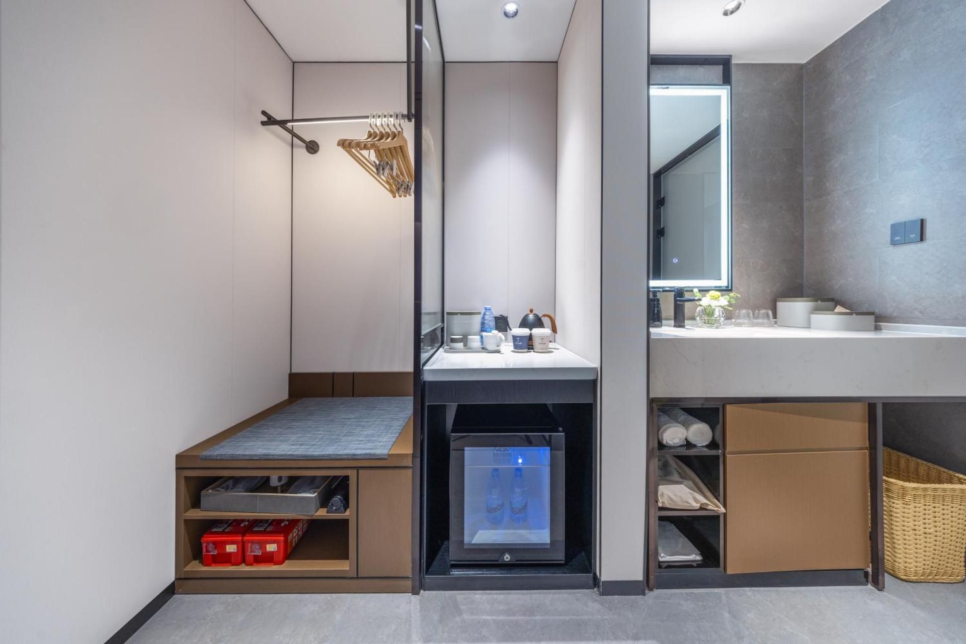 Elegant Twin Room without Window