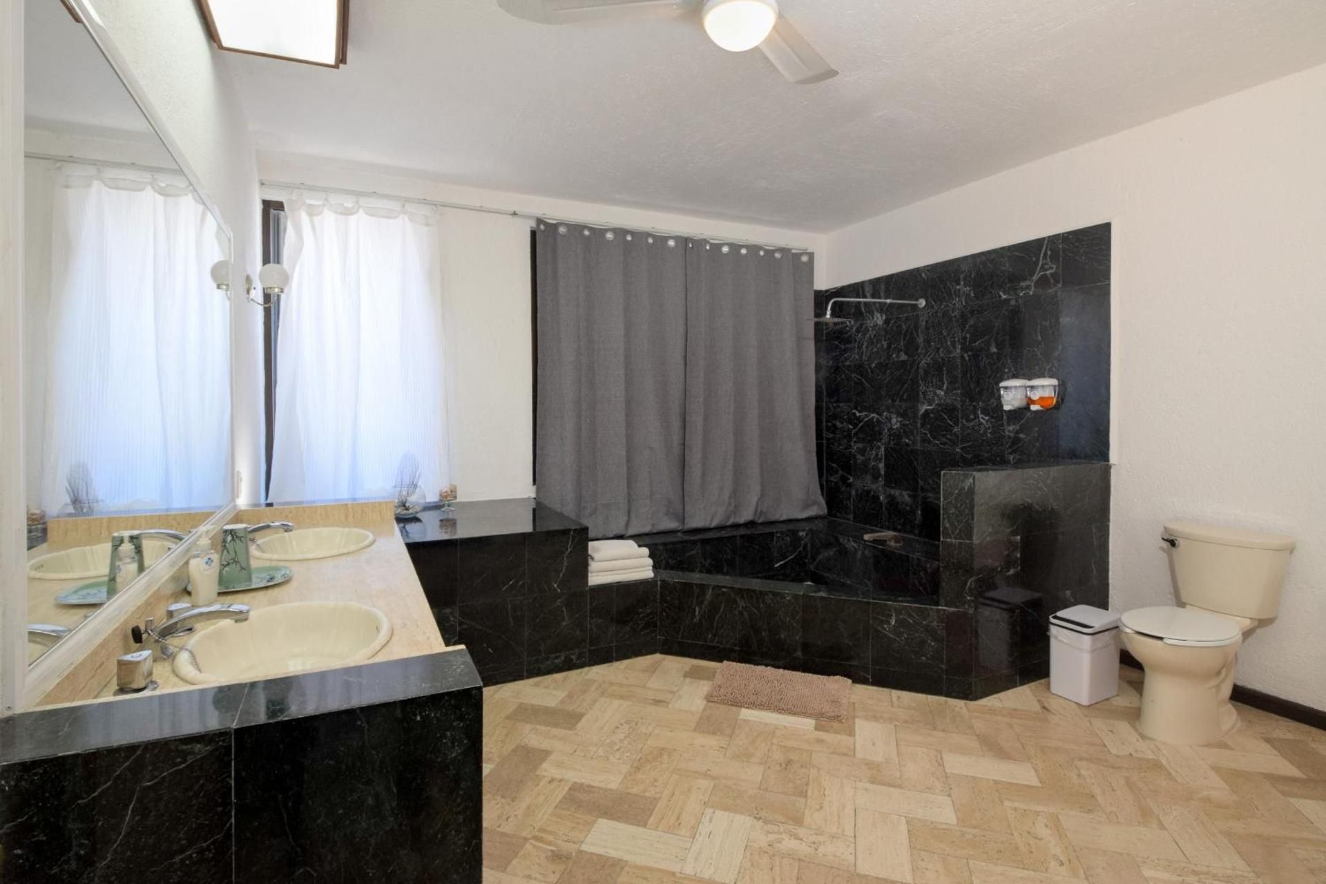 Two-Bedroom Deluxe Apartment with Balcony