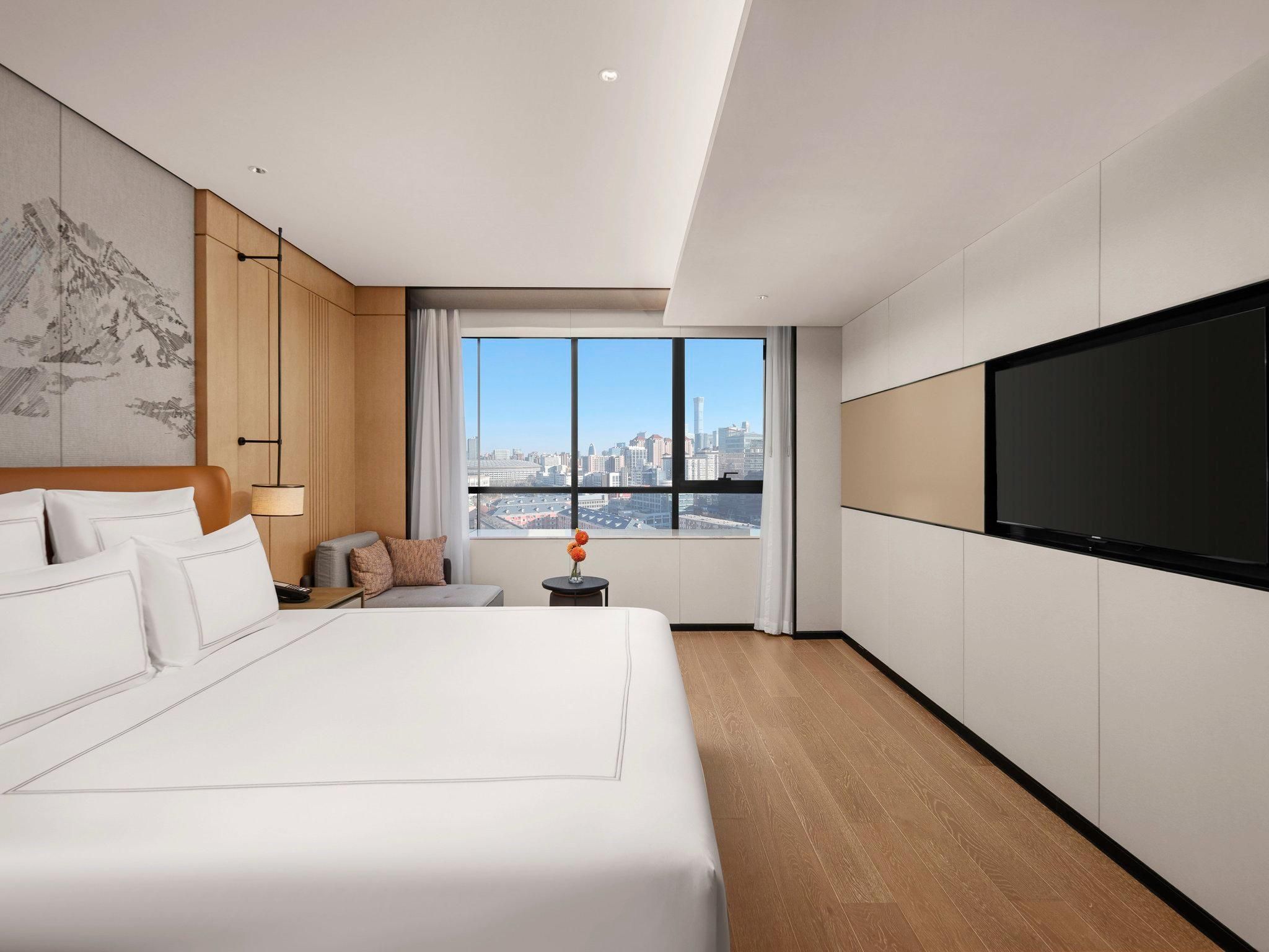 Swiss Grand Executive Room with King-size bed, Lounge Access, and City View