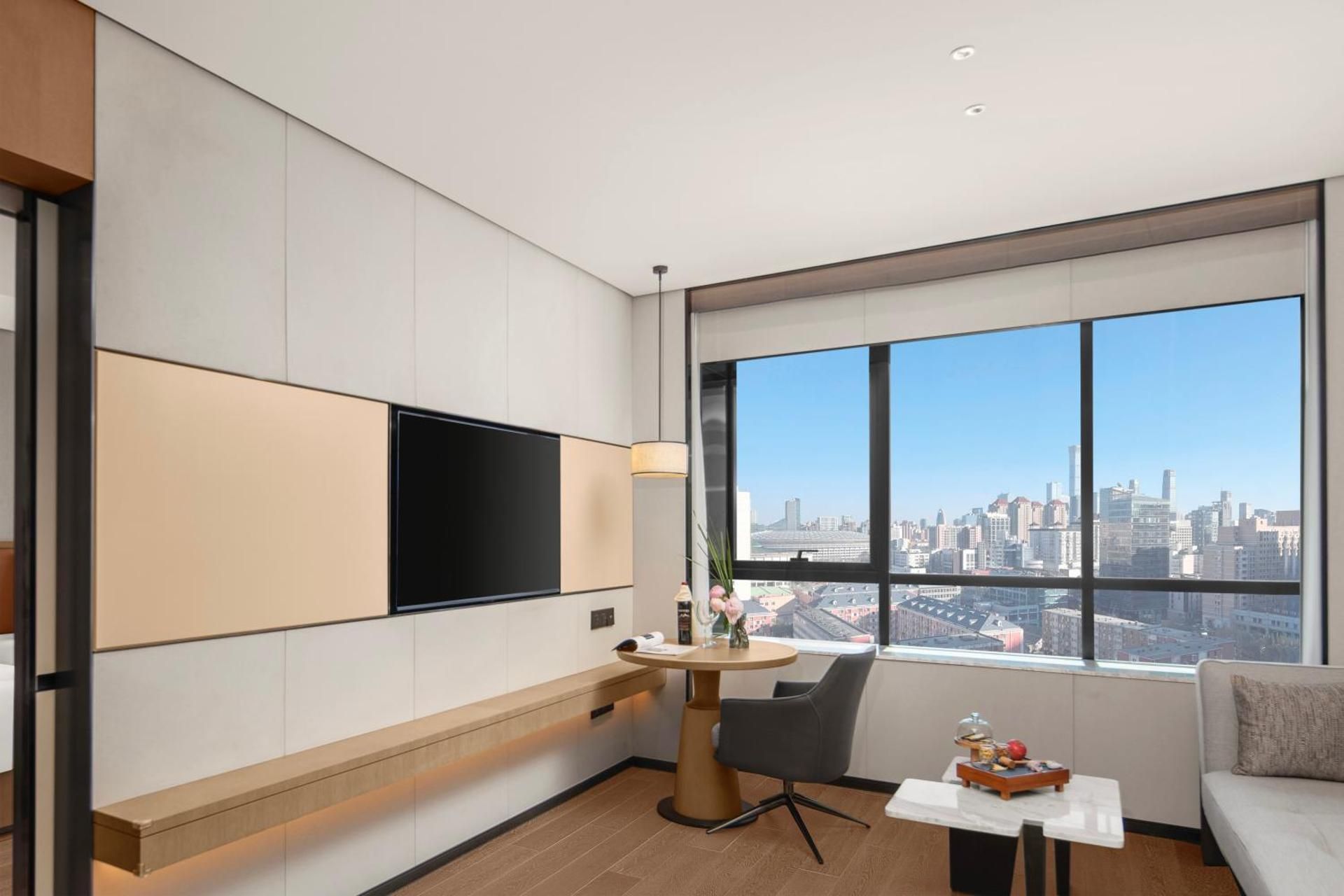 Premier Suite with with One King-size Bed, Loun ge Access, and City View