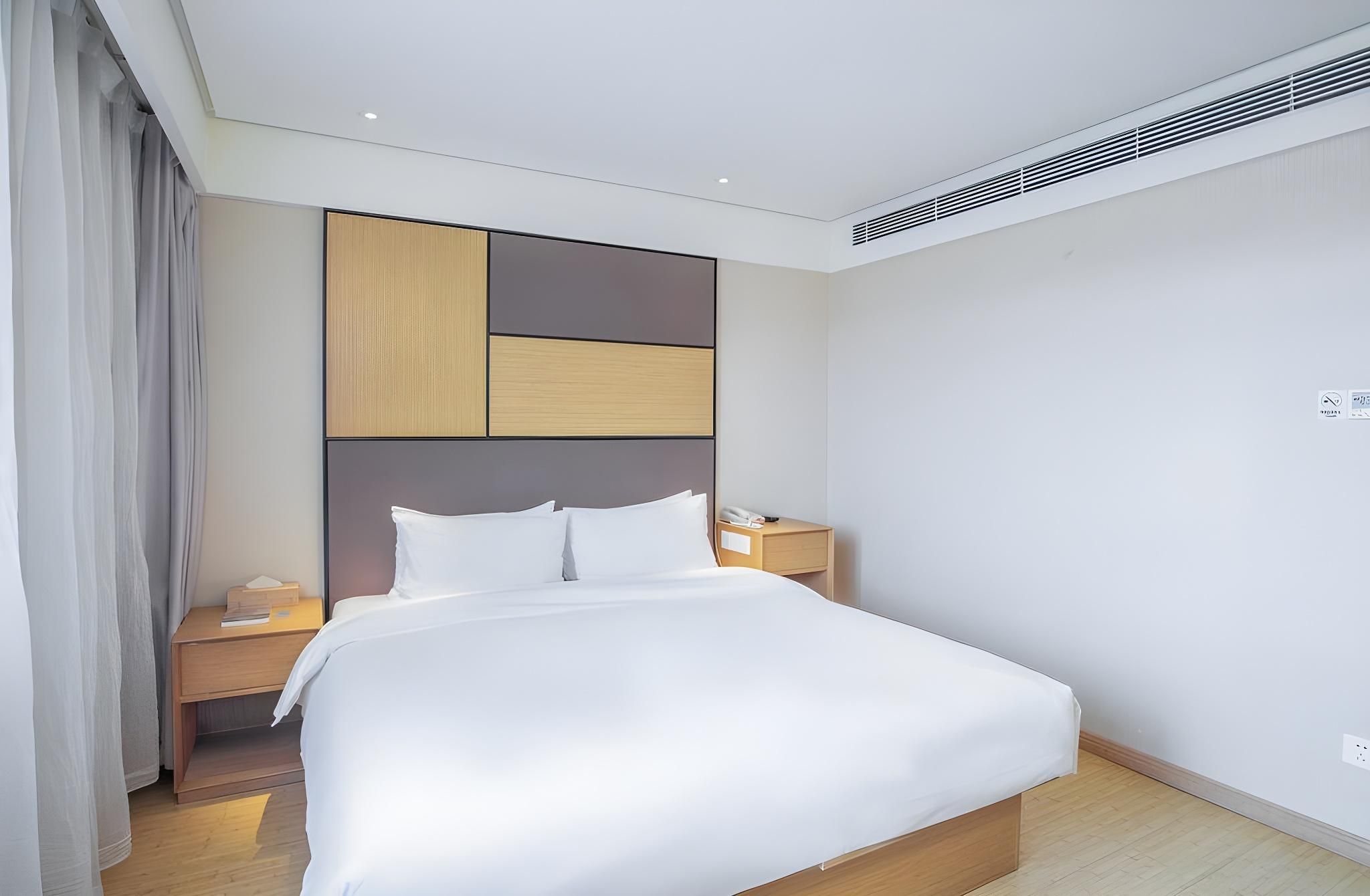 Hotel Queen Room