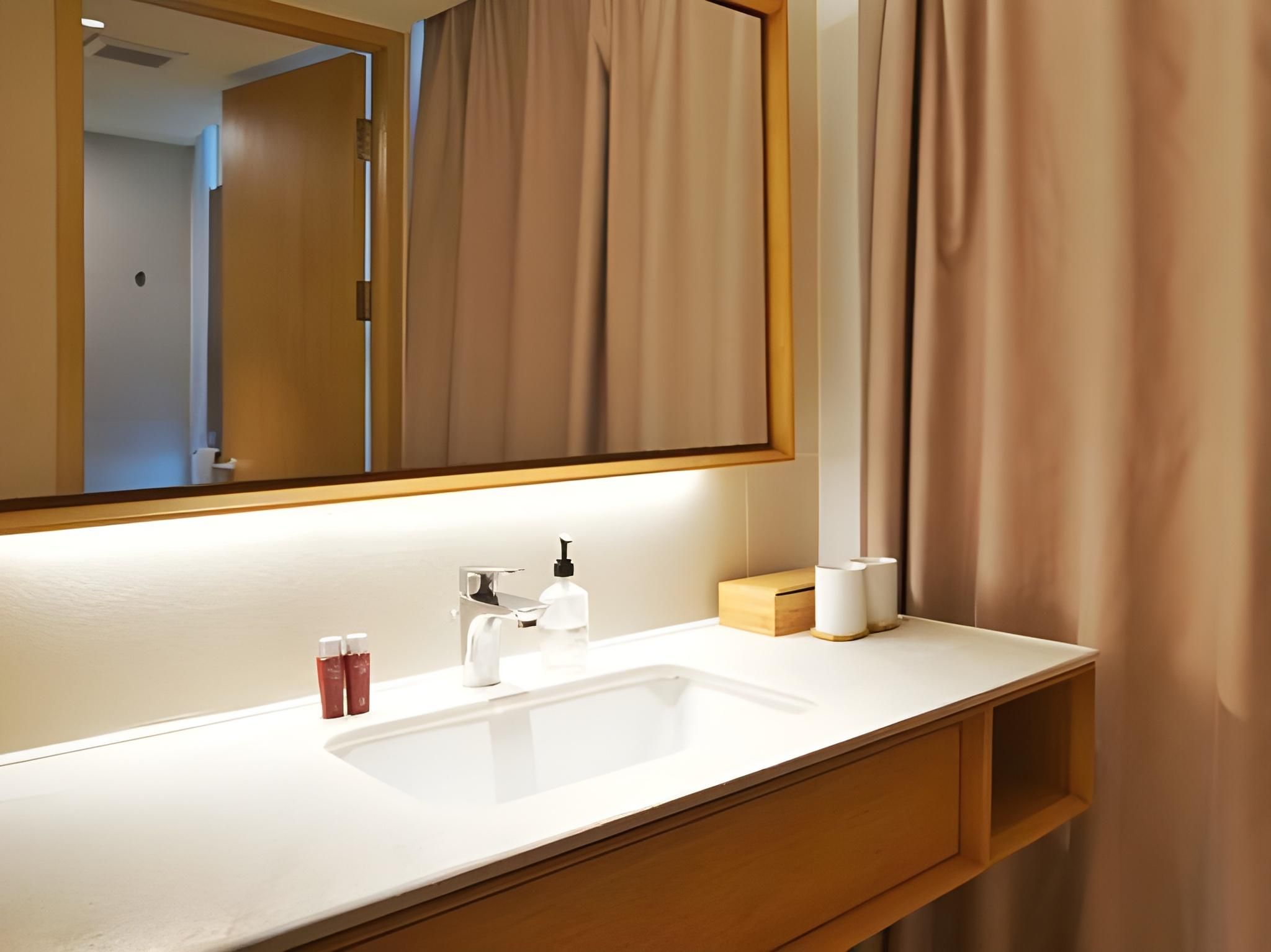 Hotel Queen Room