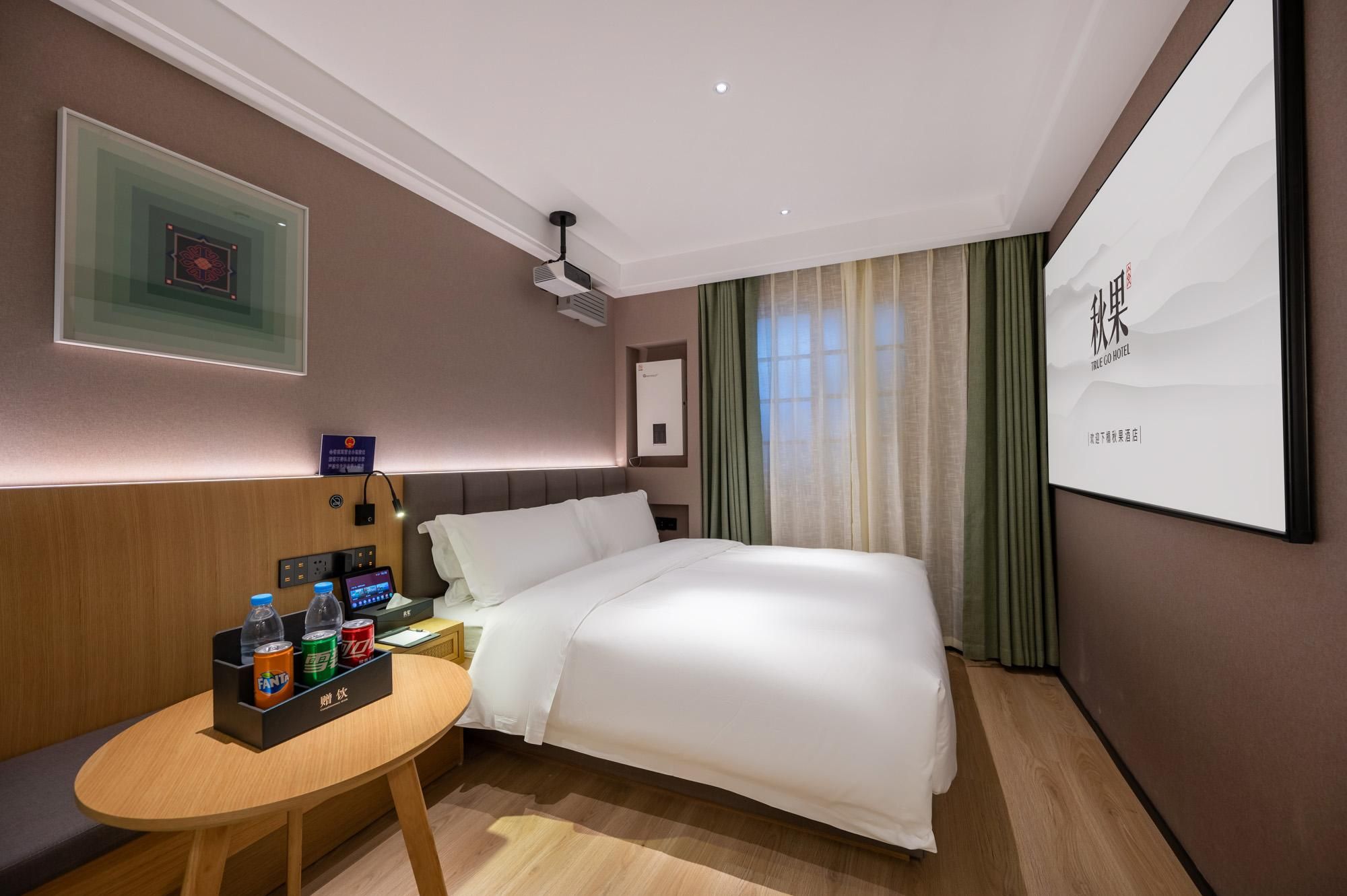 GTR Special offer - Guest Room with One 1.8M Bed
