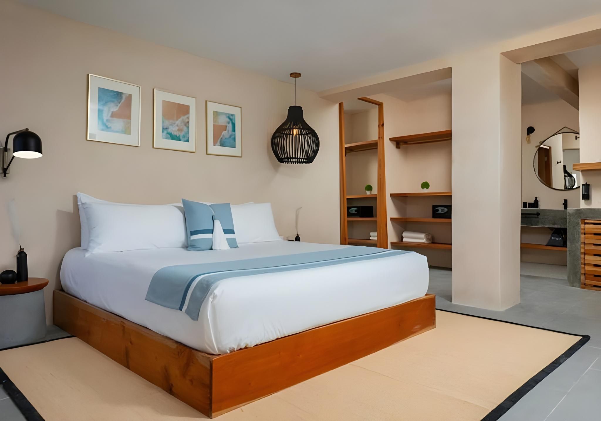 Queen Bed Room