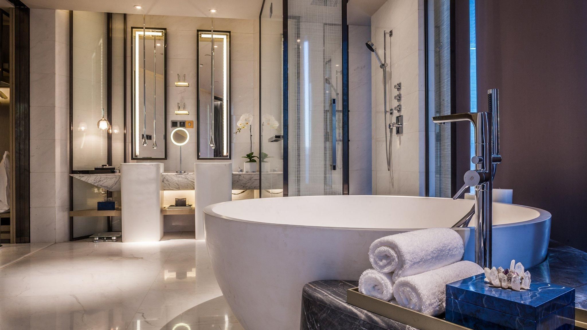 1 King Junior Suite Cbd View