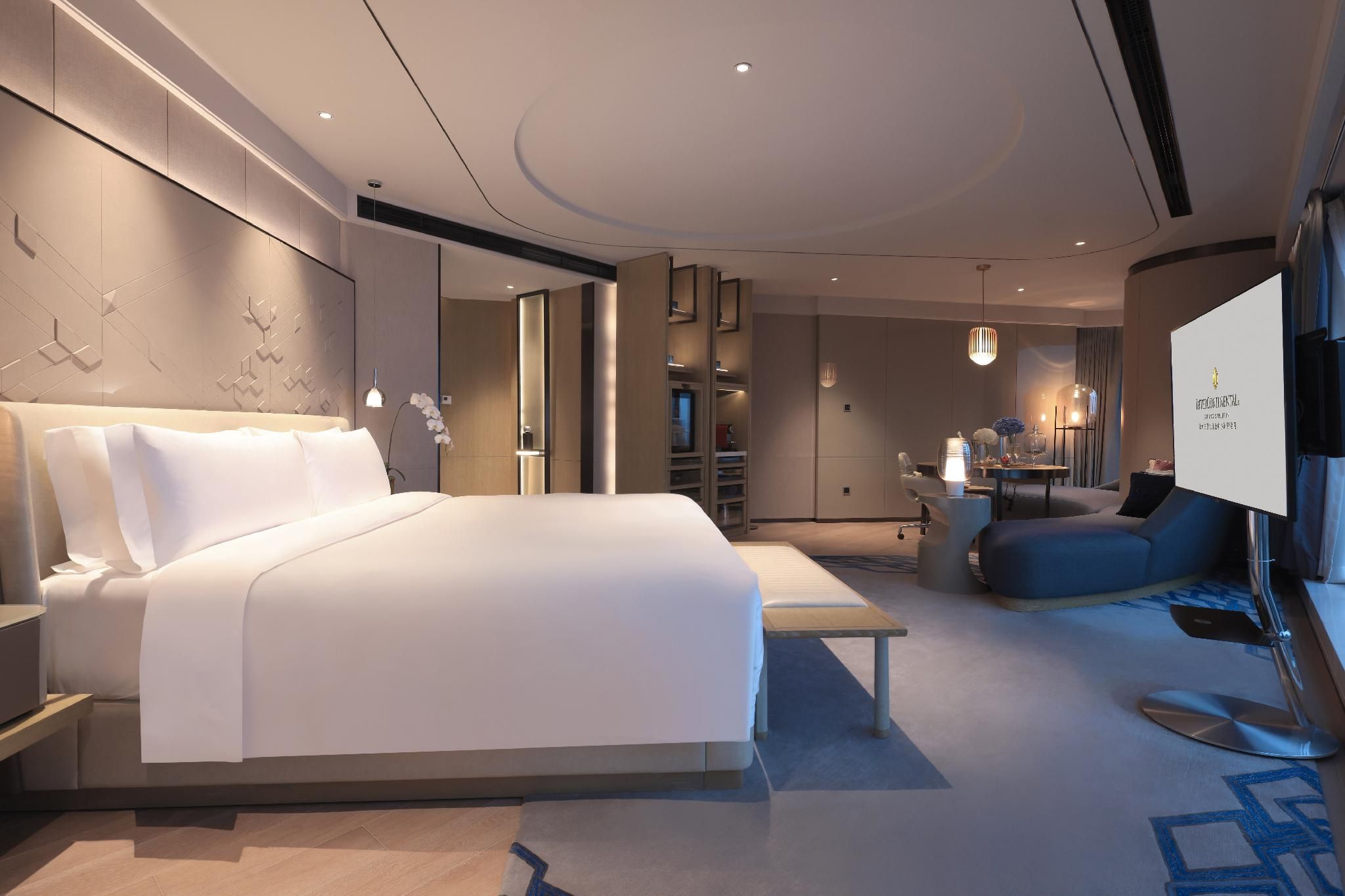 1 King Junior Suite City View