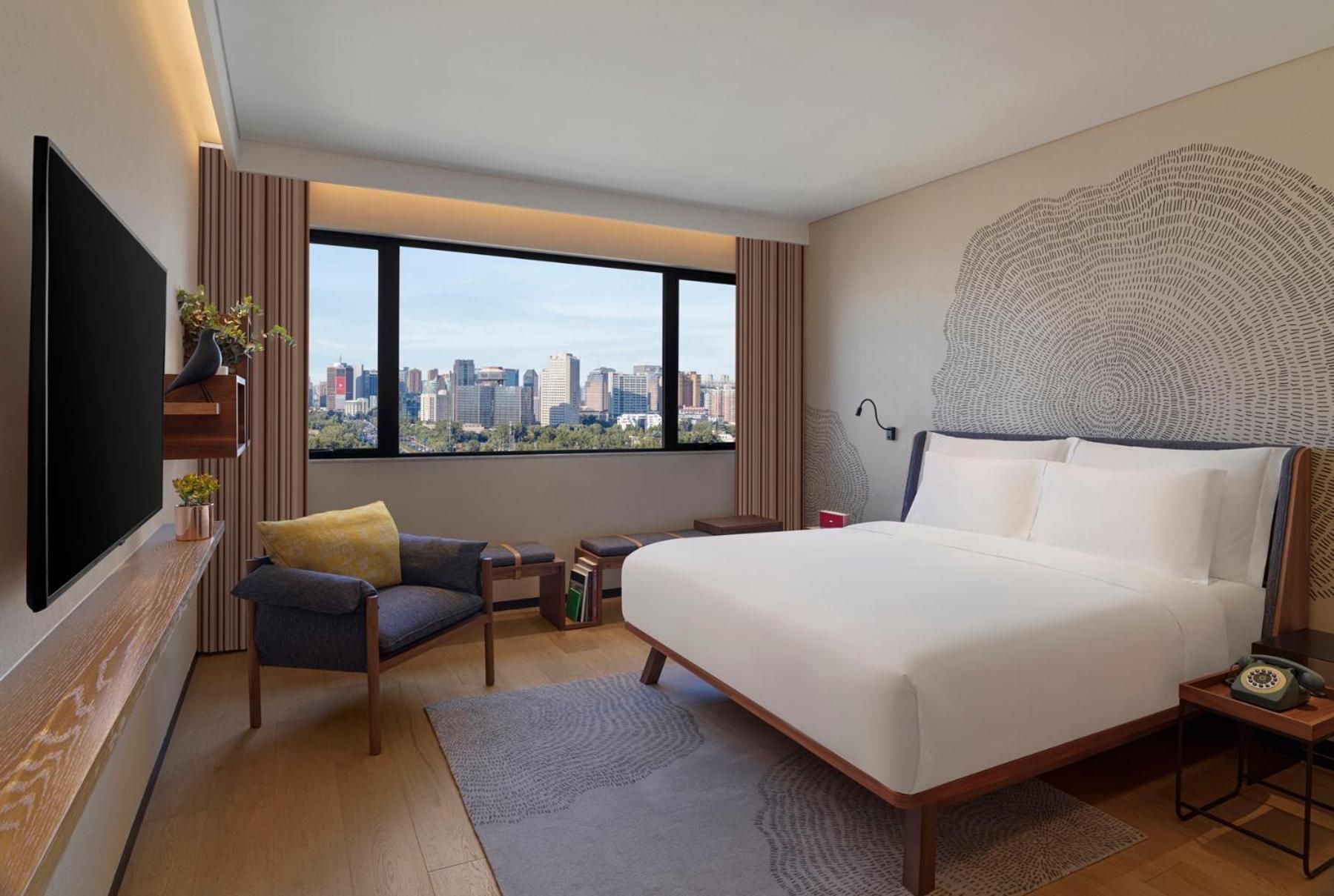 1 King Bed Specialty Room