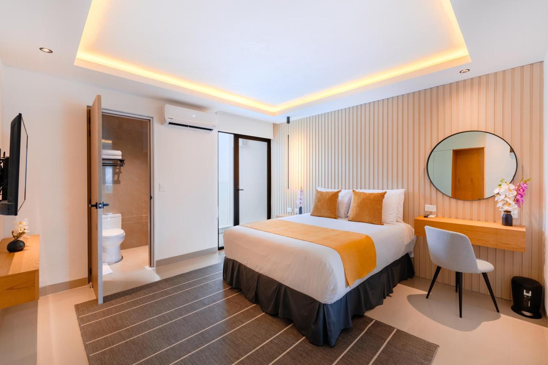 Deluxe Queen Room