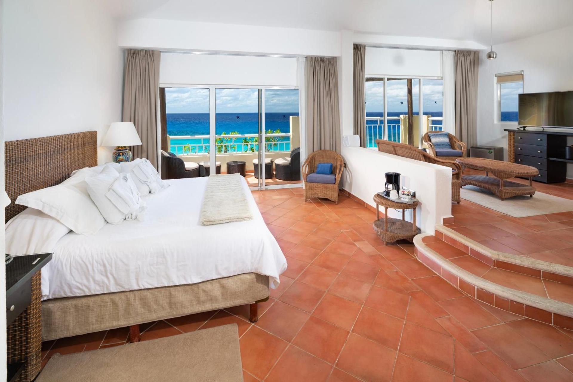 Queen Suite with Pool View