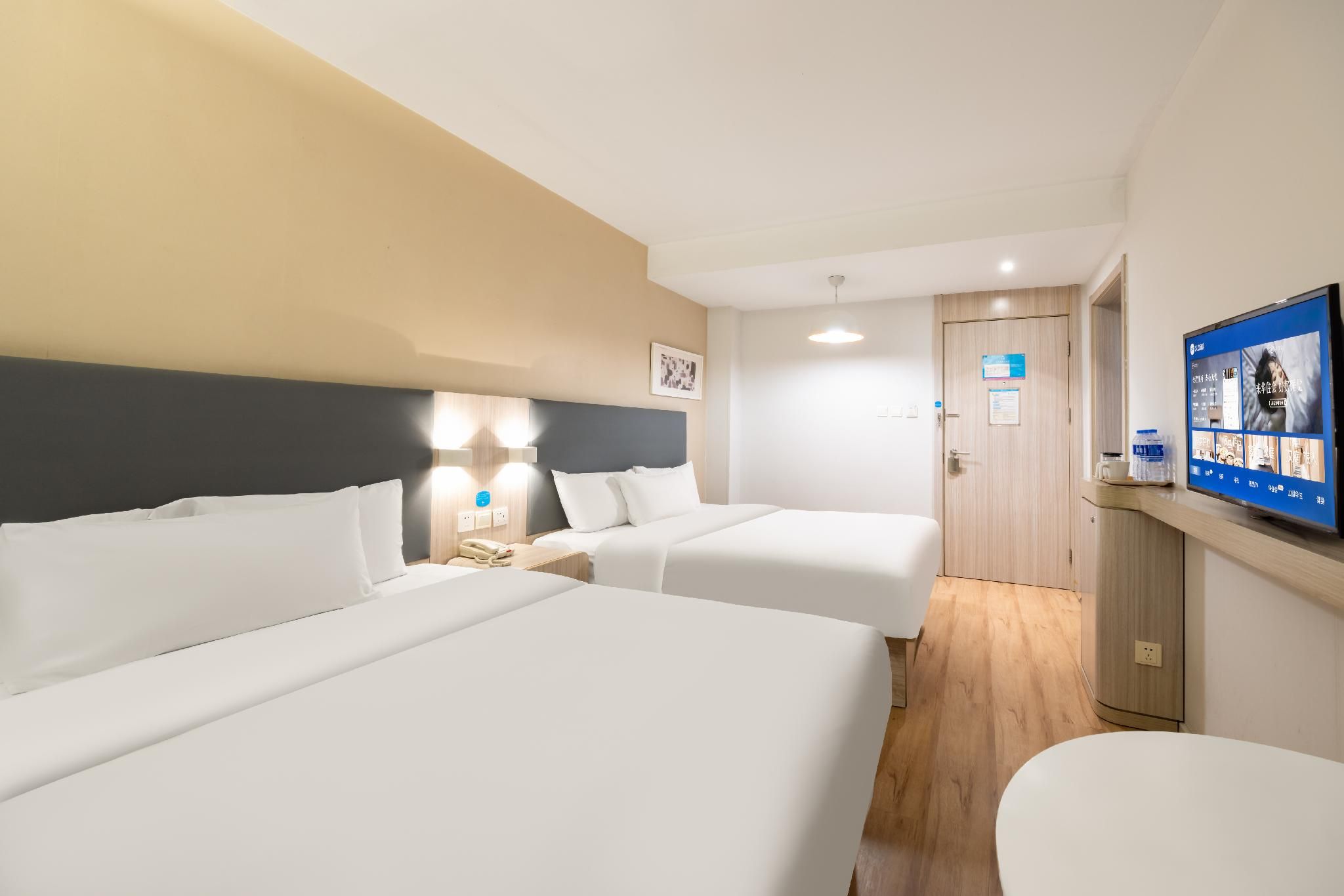 Deluxe Family Room, Guest room