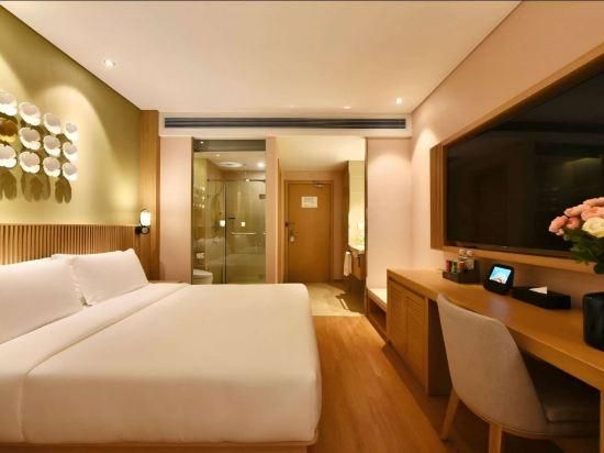 Business Queen Bed Room