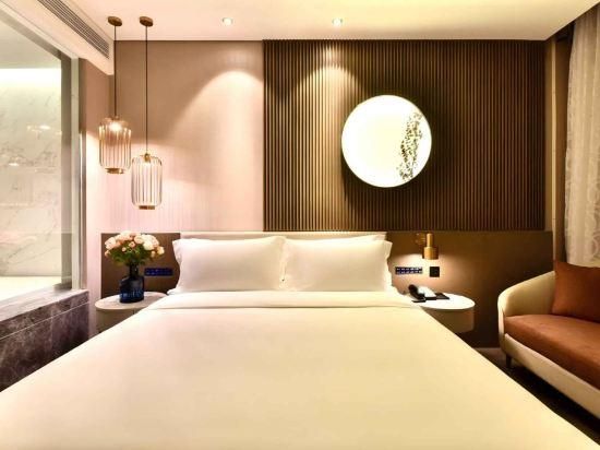 Business Queen Bed Room
