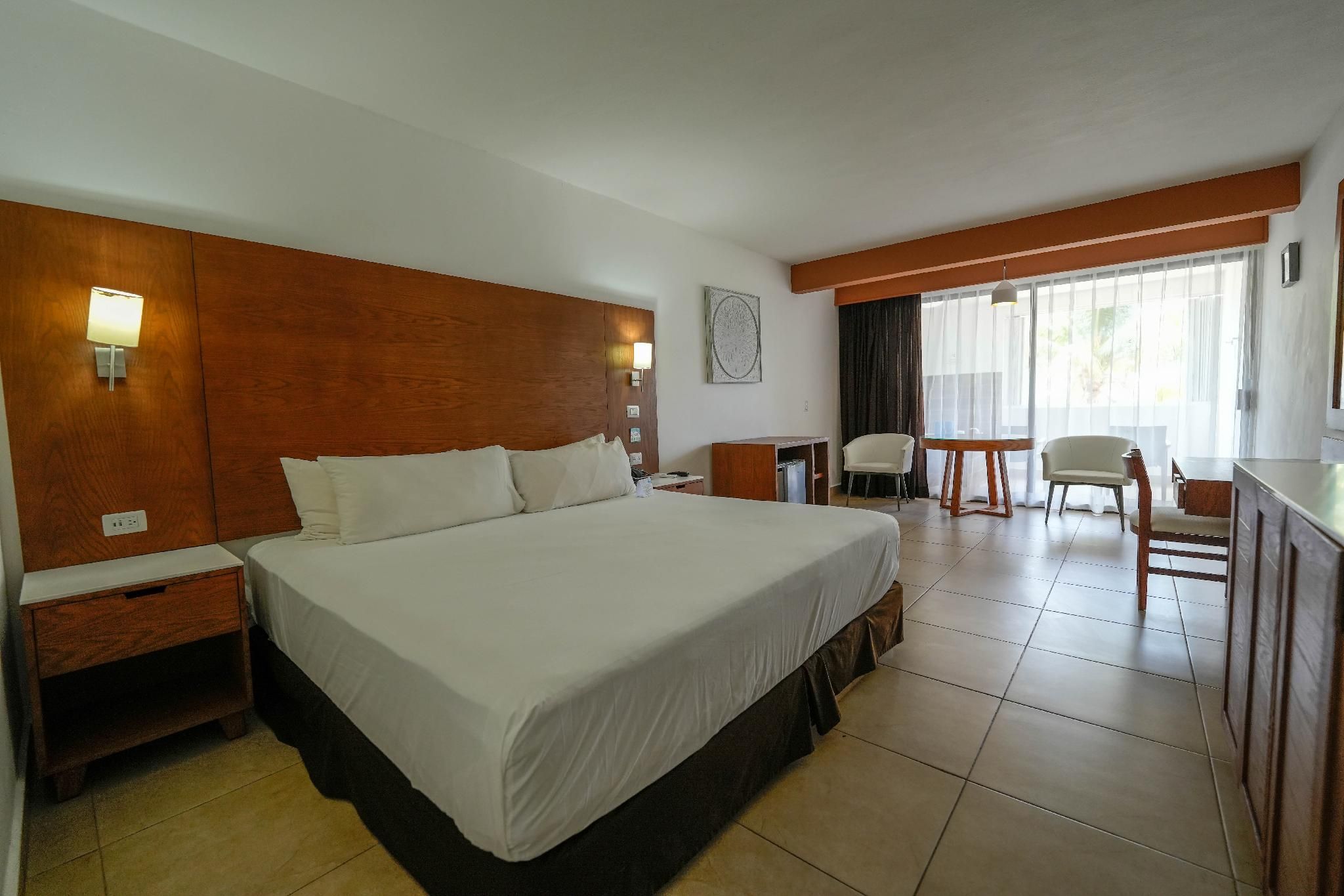 Cozumel Hotel & Resort TM by Wyndham All Inclusive Junior Balcony Suite 1 King