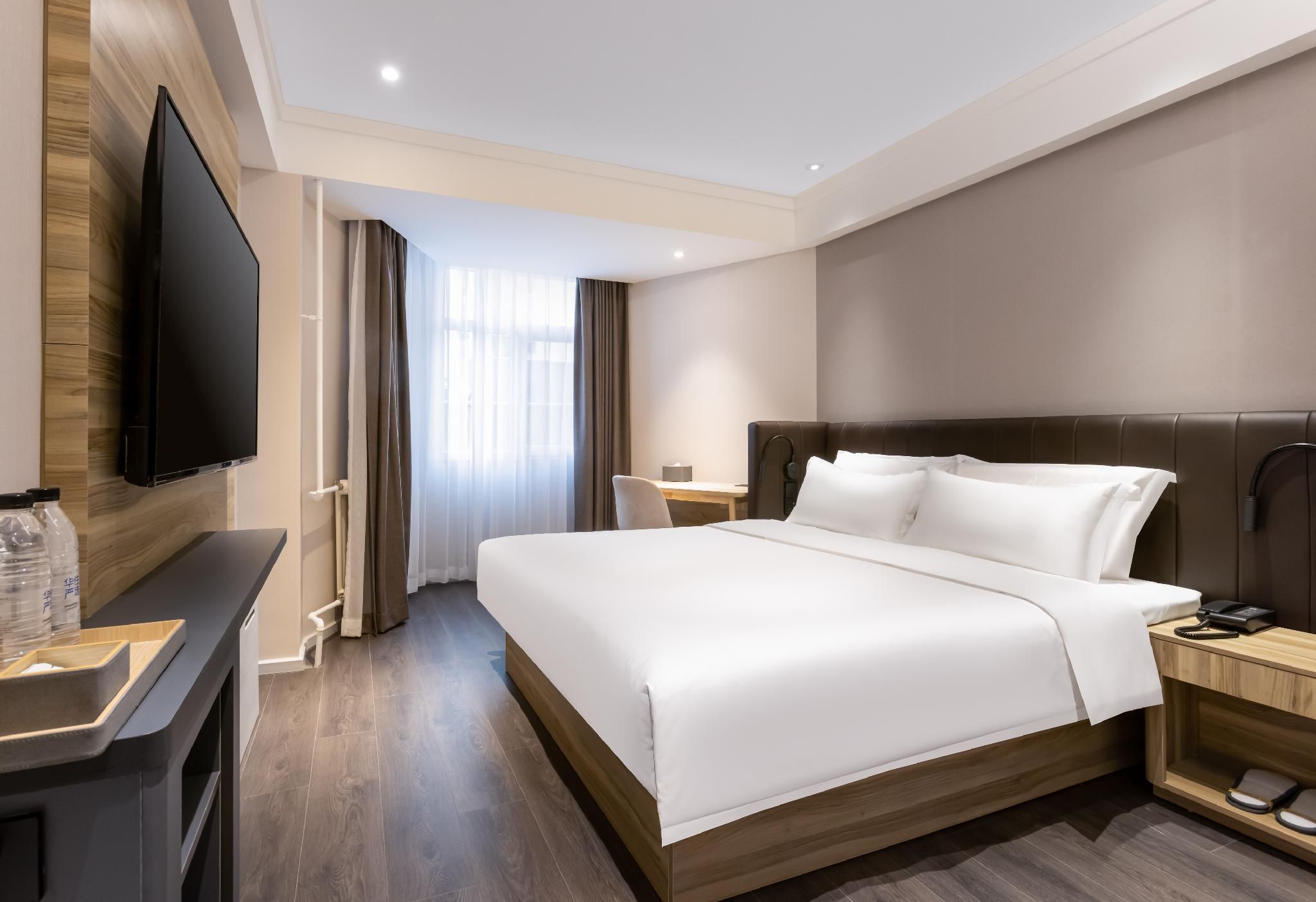 Business Queen Bed Room