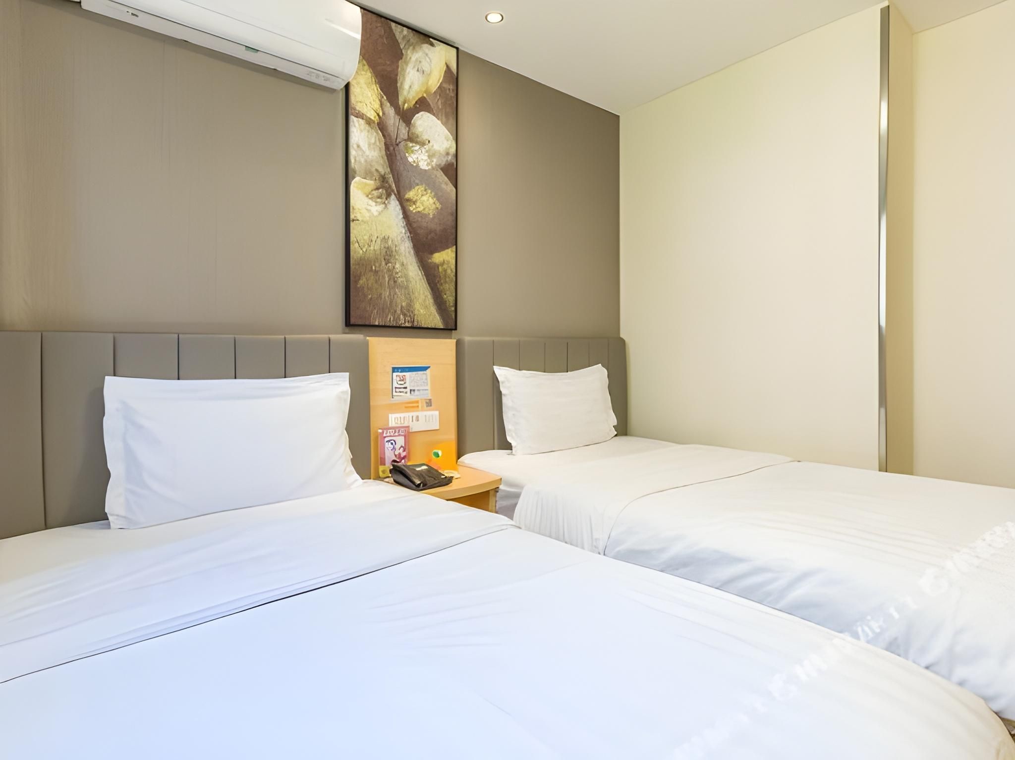 Zero Pressure Twin Room