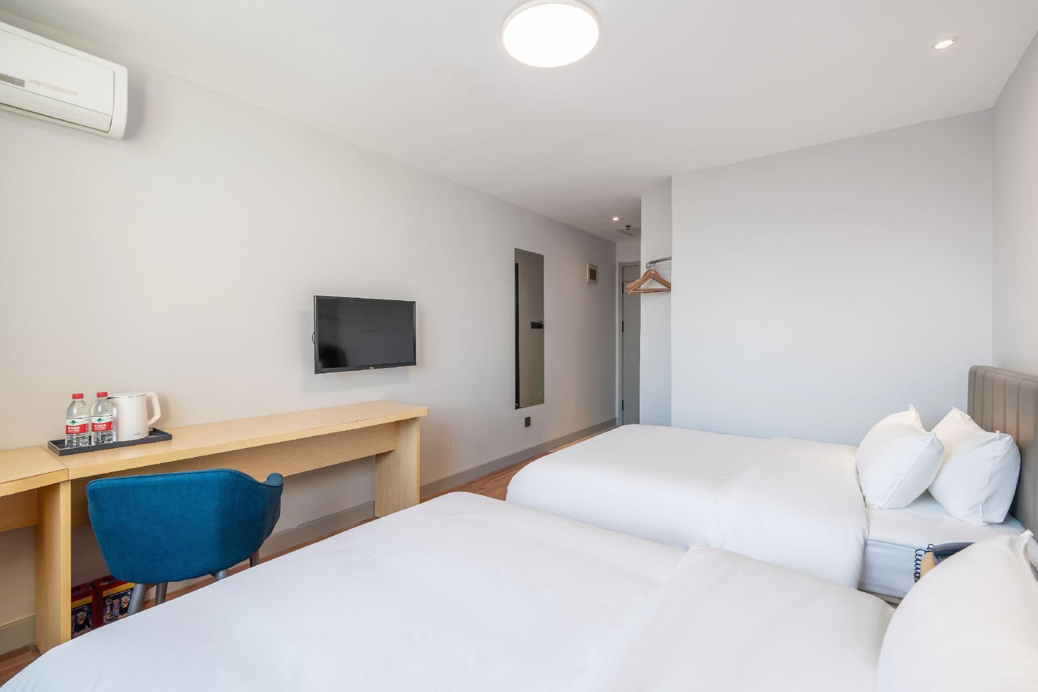 WH - Traditional Bed Room