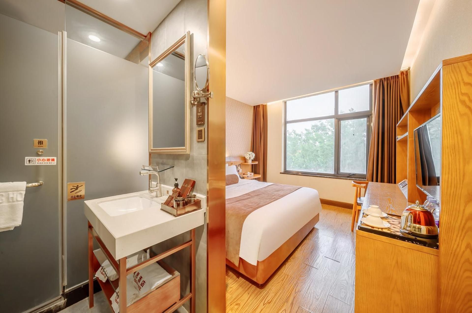 Superior Queen Room
