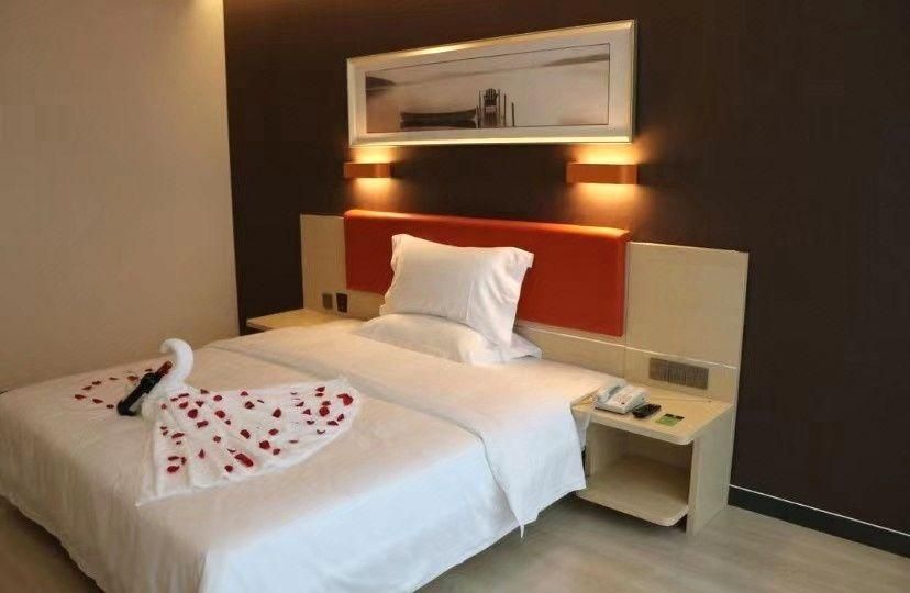Feature Queen Room