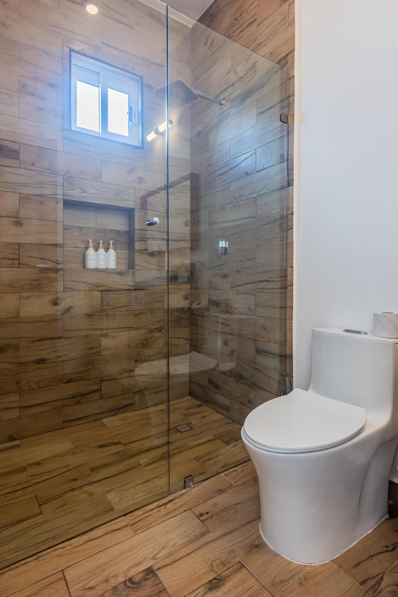 Three-Bedroom Apartment with Balcony