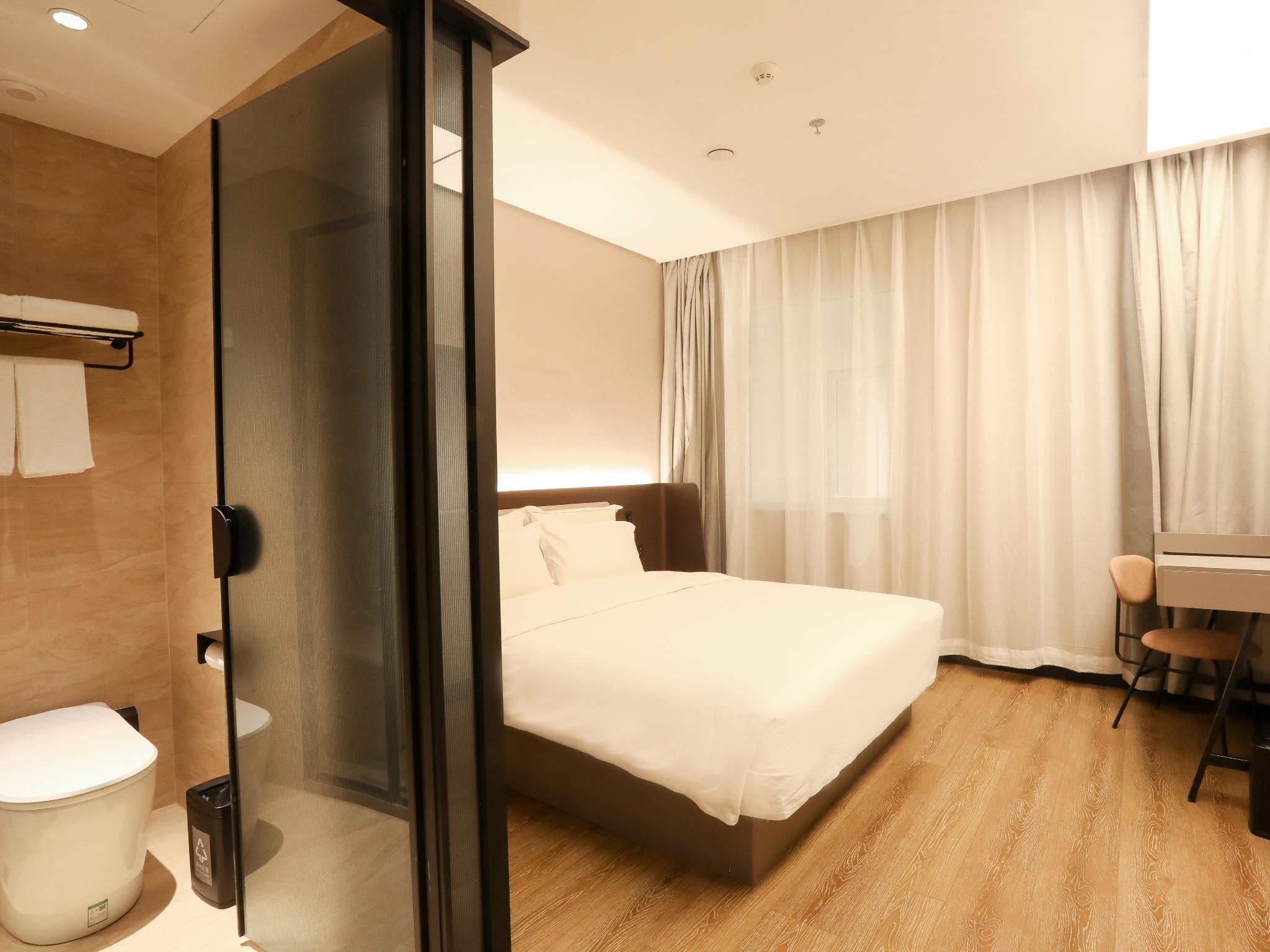Huazhu - Room With Bed