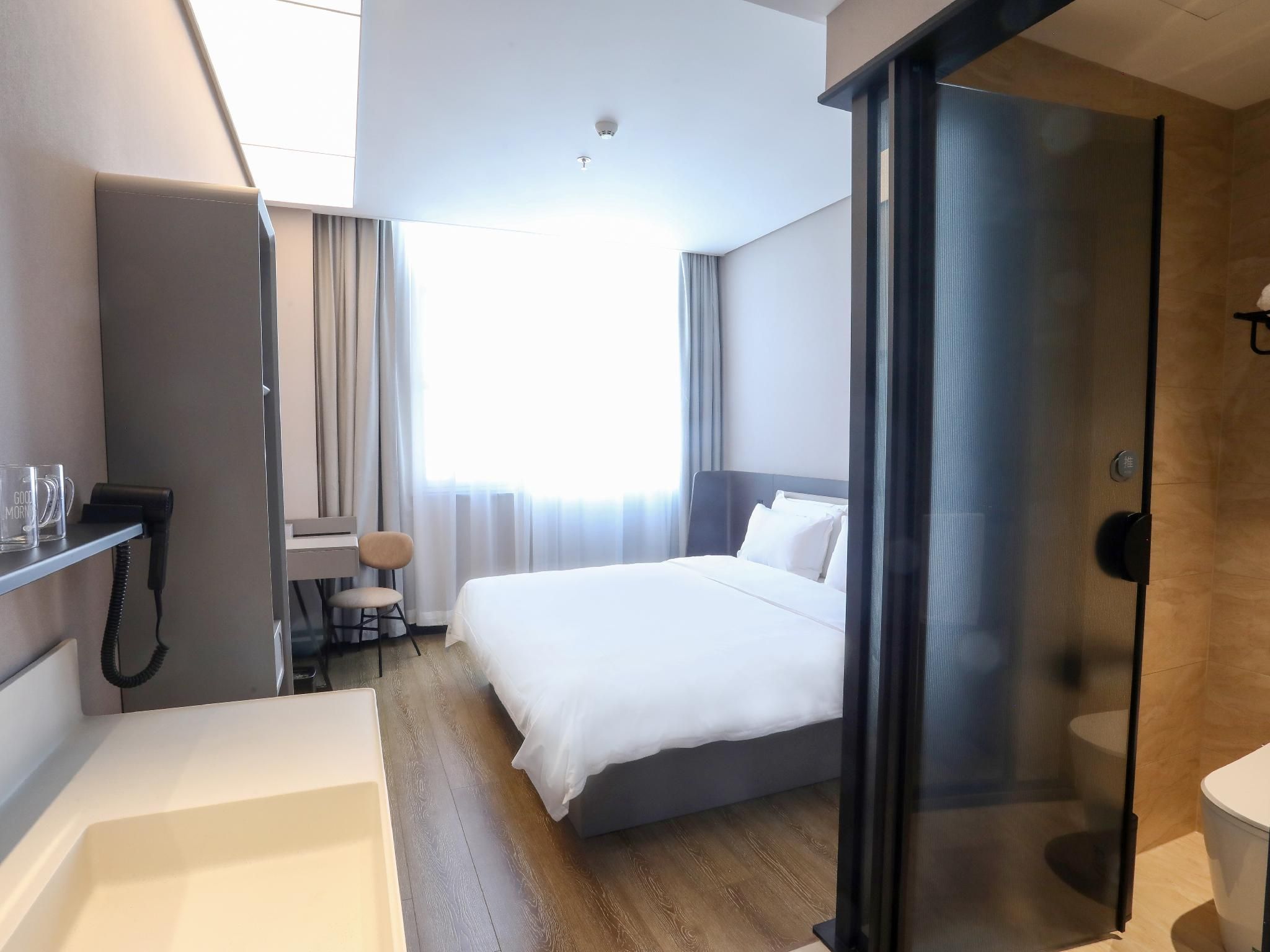 Huazhu - Superior BedRoom
