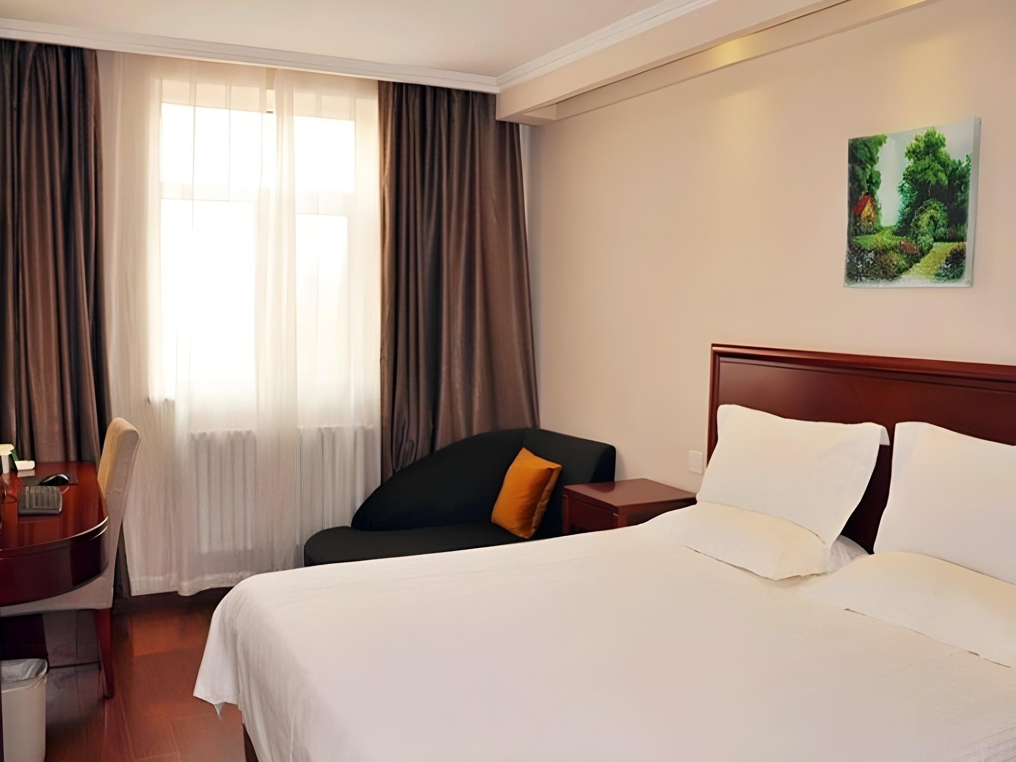 Business Queen Room