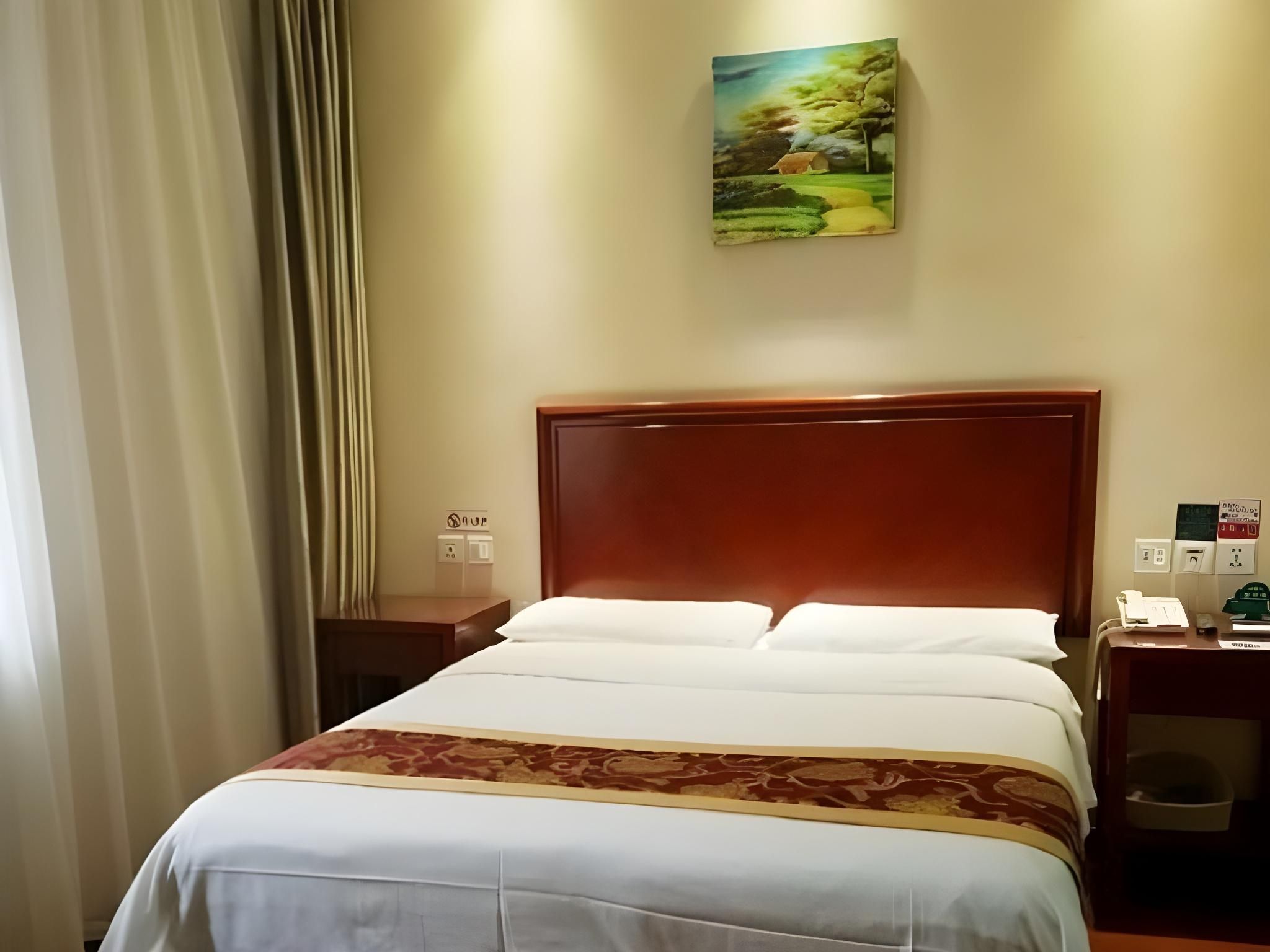 GTI - Feature 1 Bed Room, 1.5M Bed