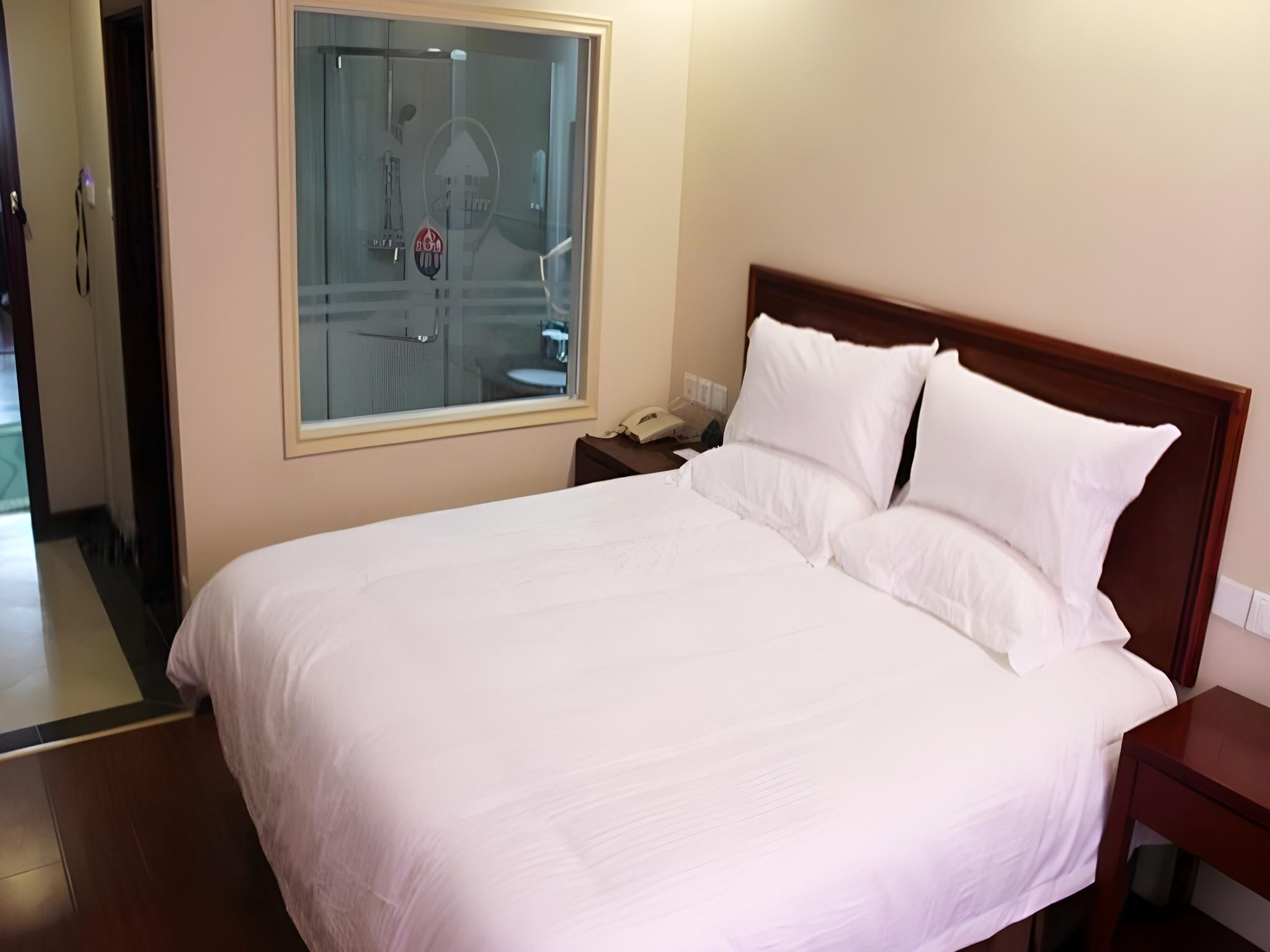 Business Queen Room