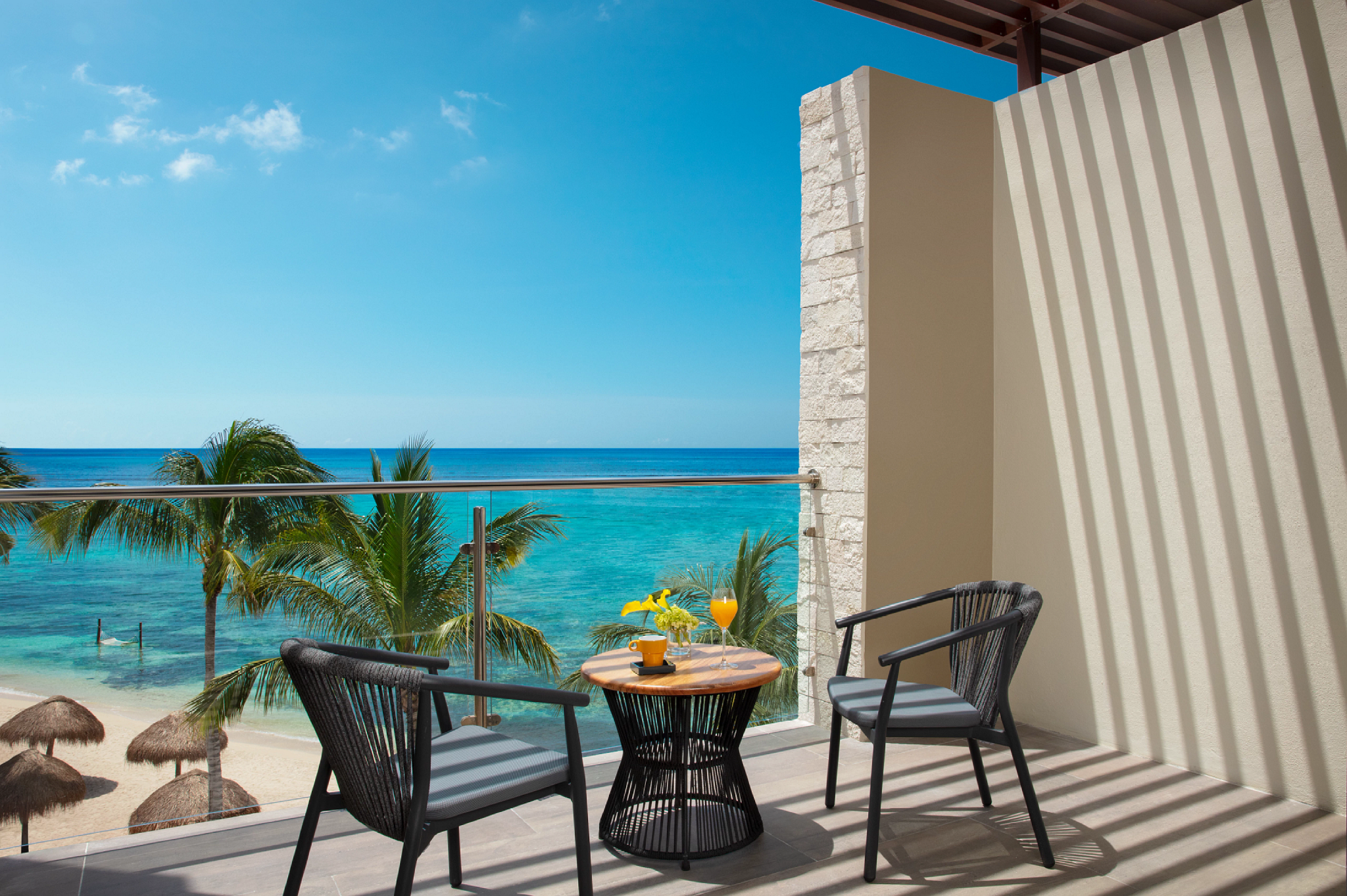 Preferred Club Jr Suite Ocean Front King Bed