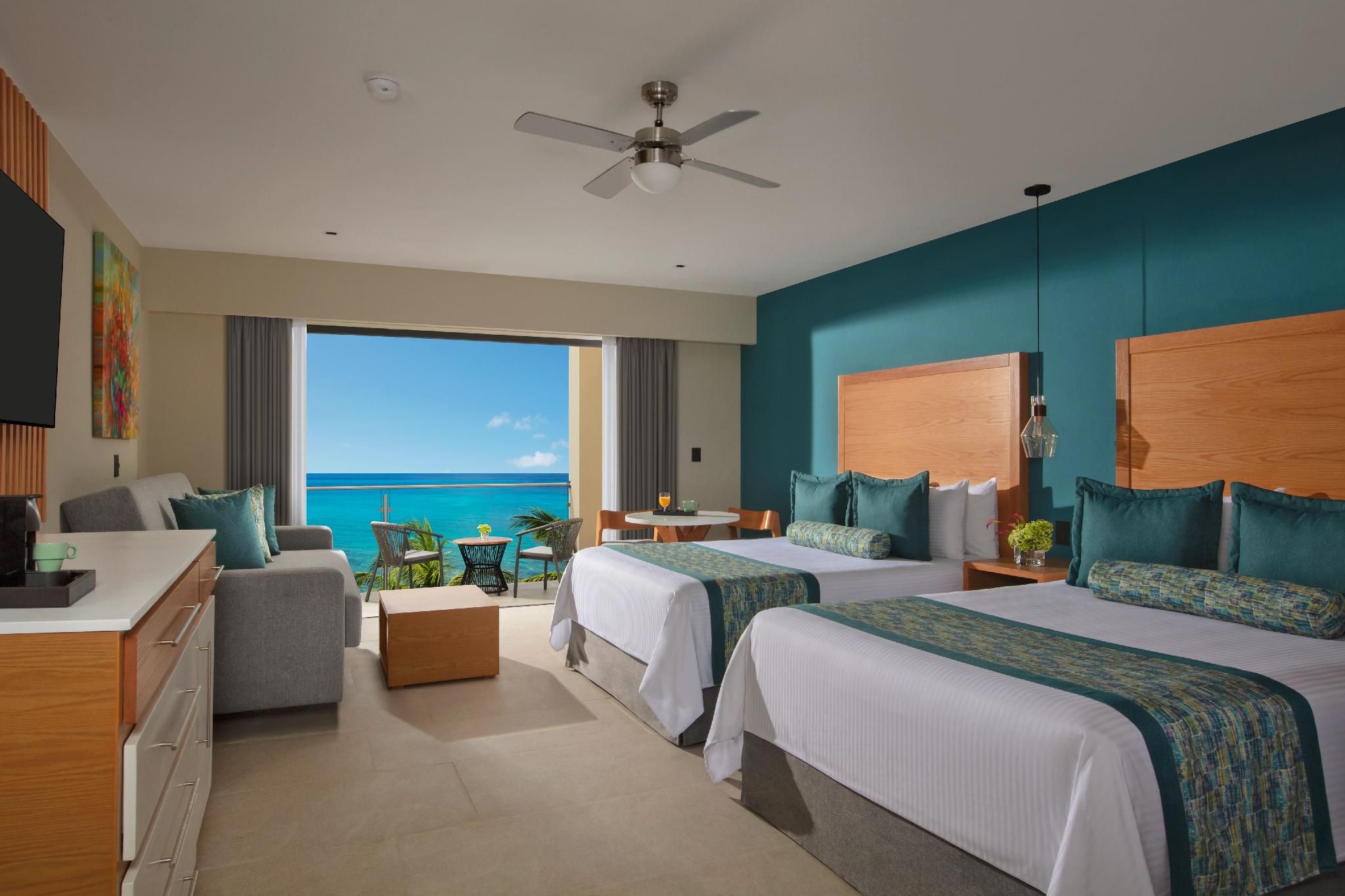 Preferred Club Jr Suite Ocean Front Double Beds